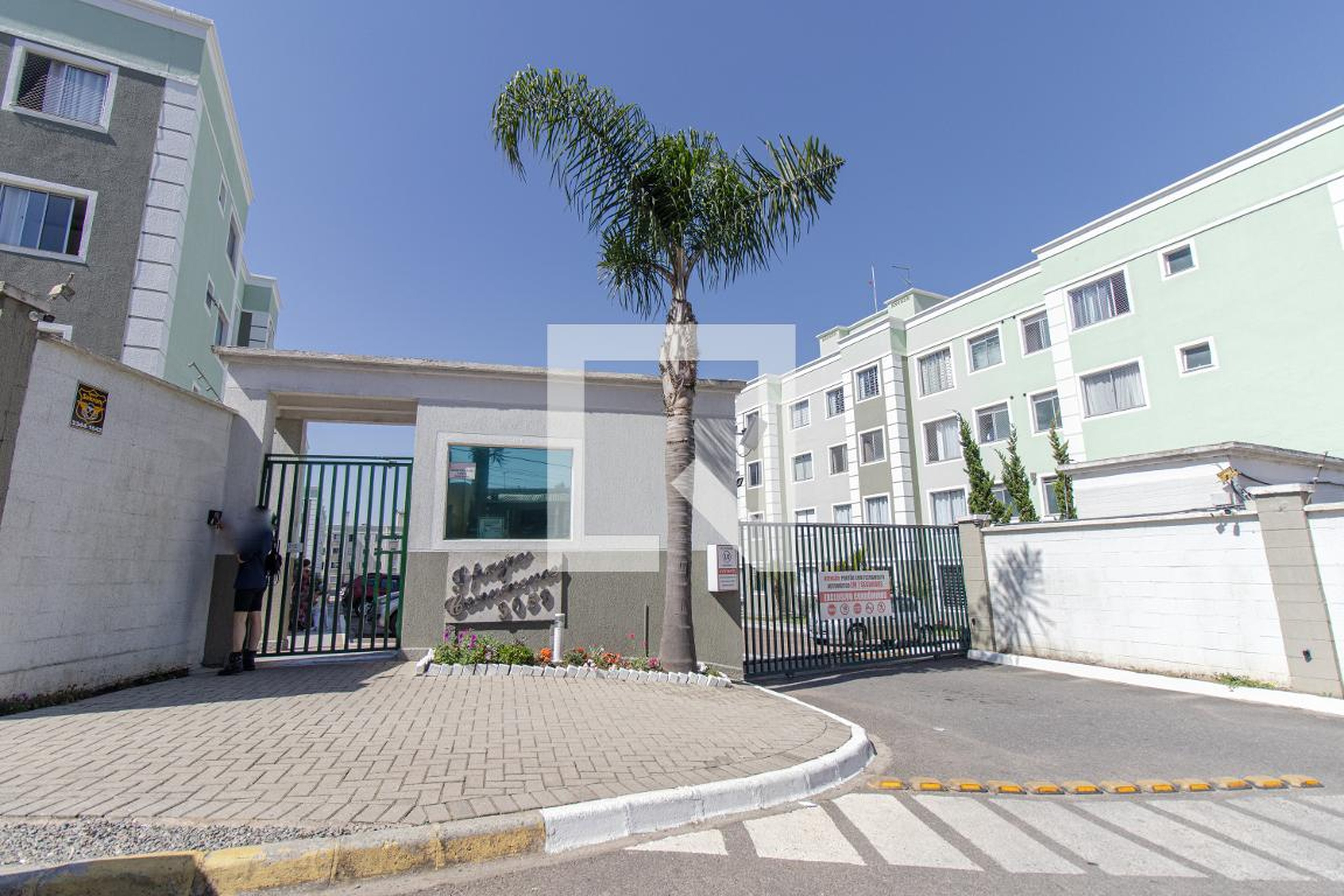 Fachada do Condomínio Condomínio em Rua Barão do Cerro Azul, 204