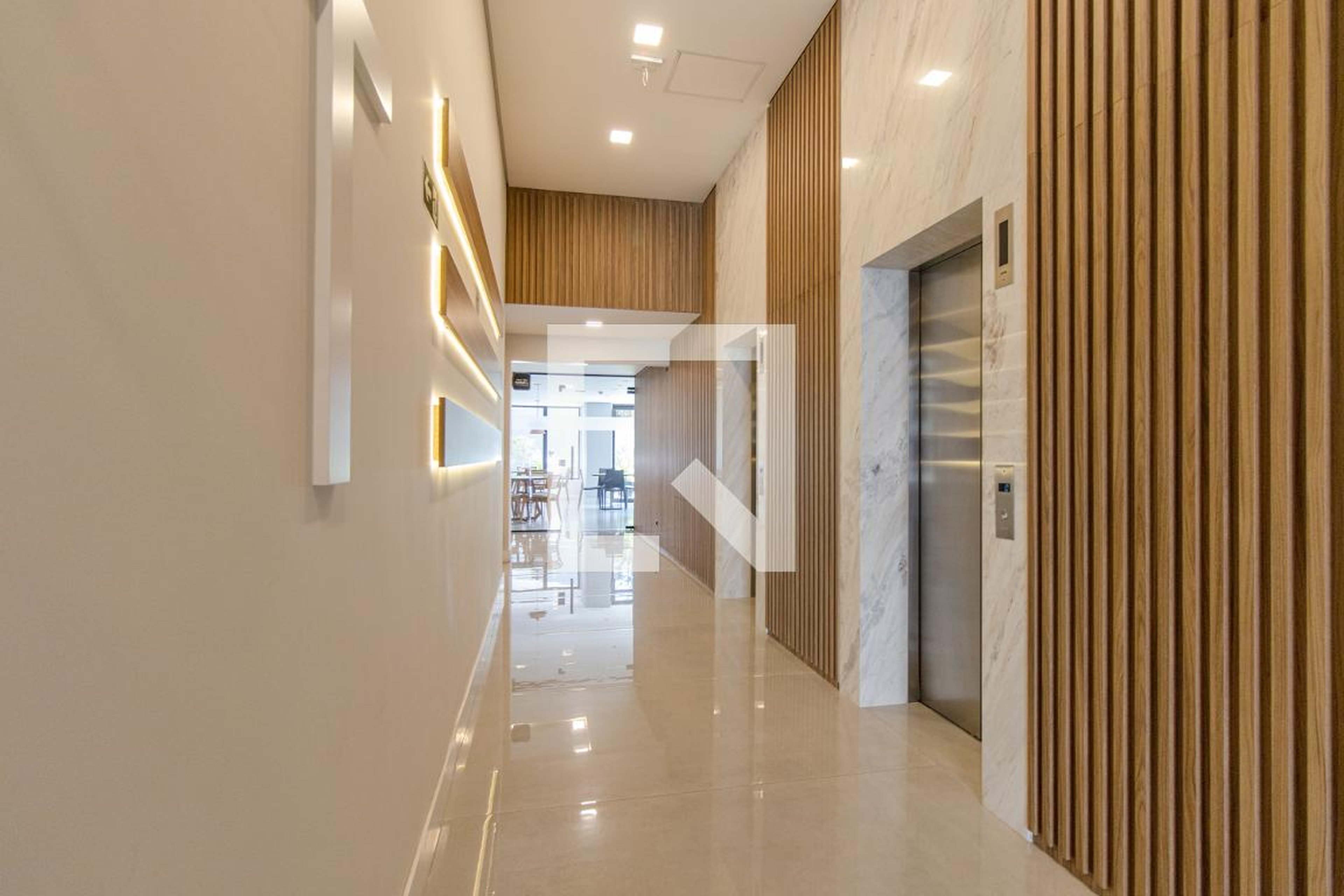 Hall - Easy Emiliano