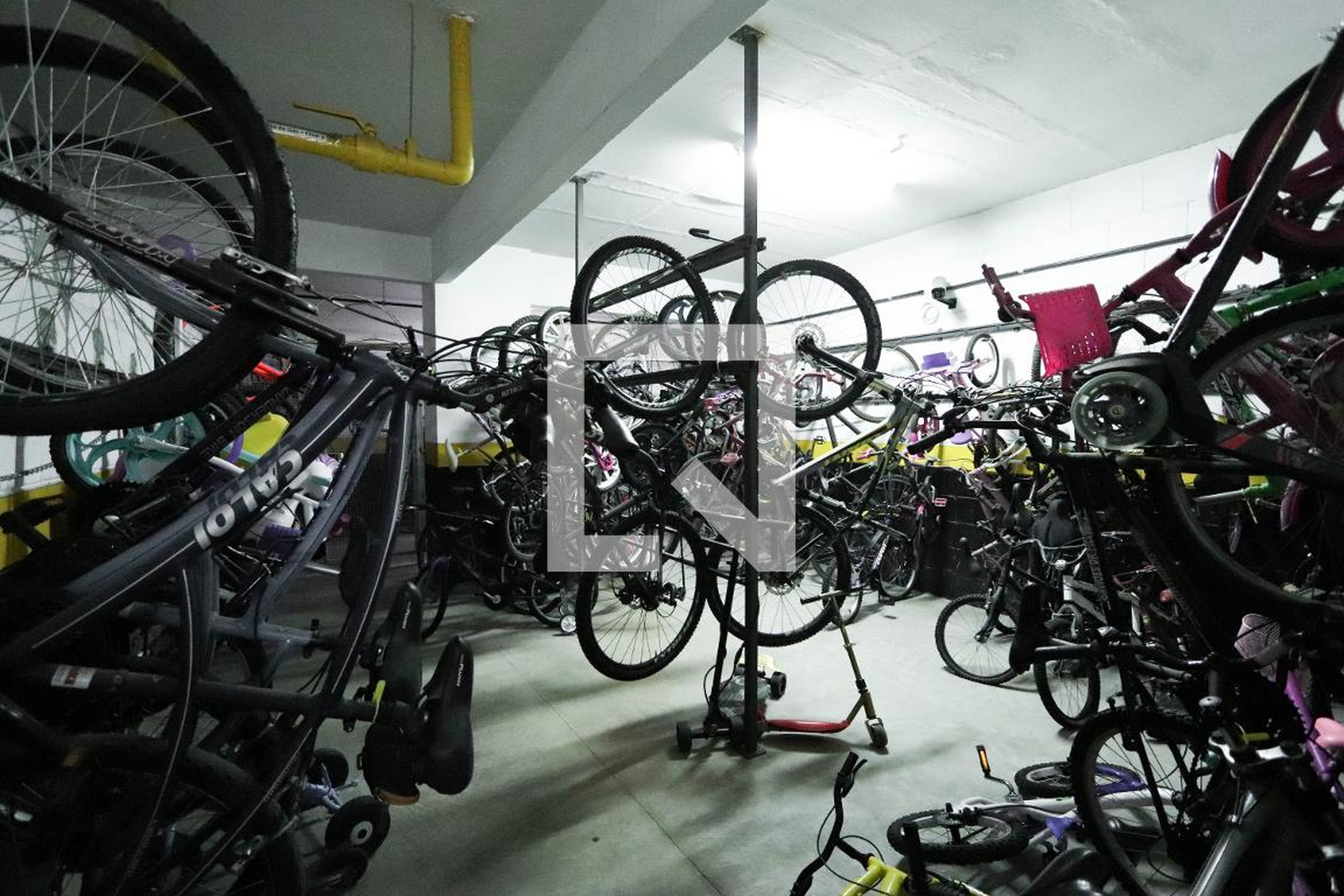 Bicicletário - Floris Santana