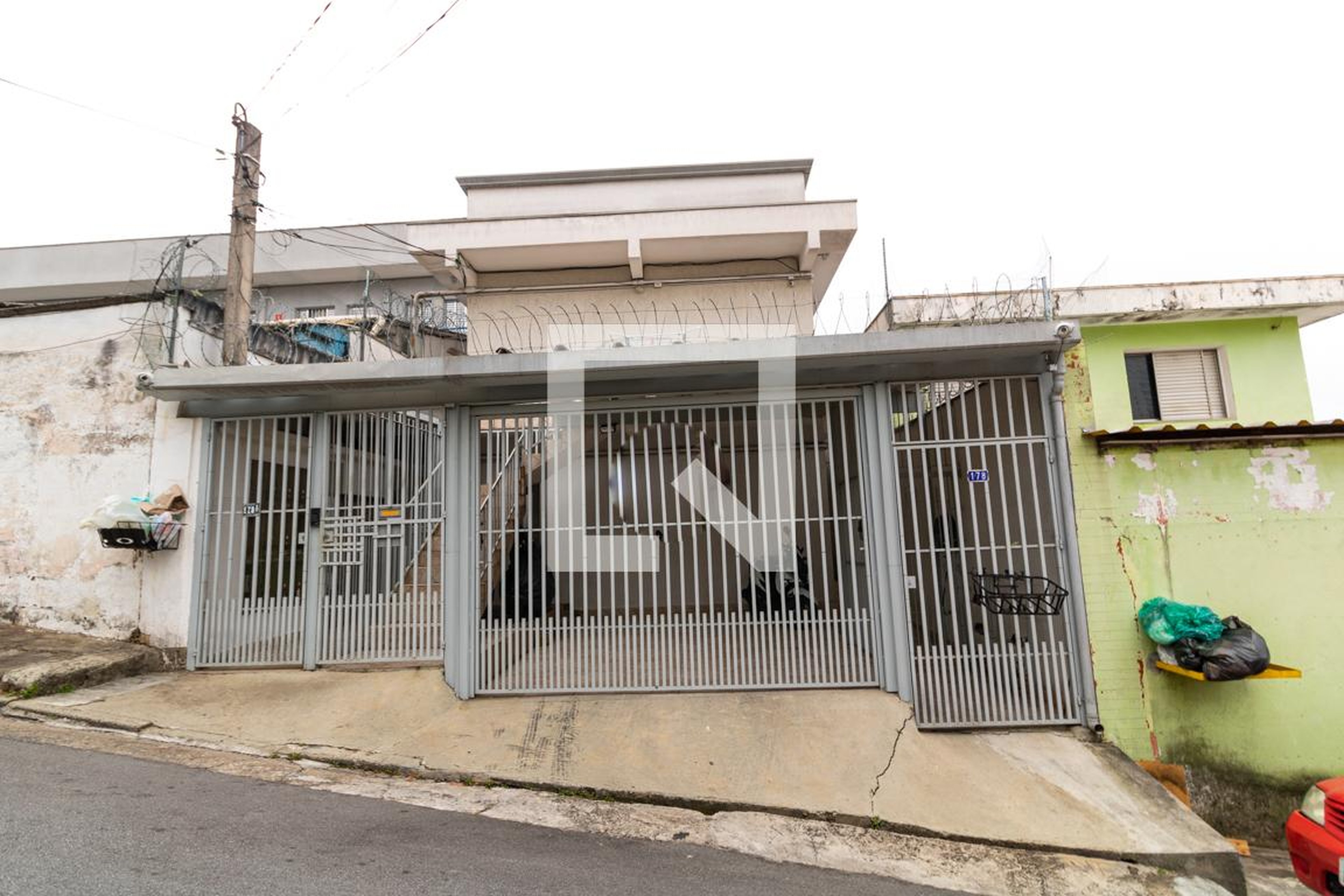 Fachada Condomínio em Rua Elísio de Carvalho, 178