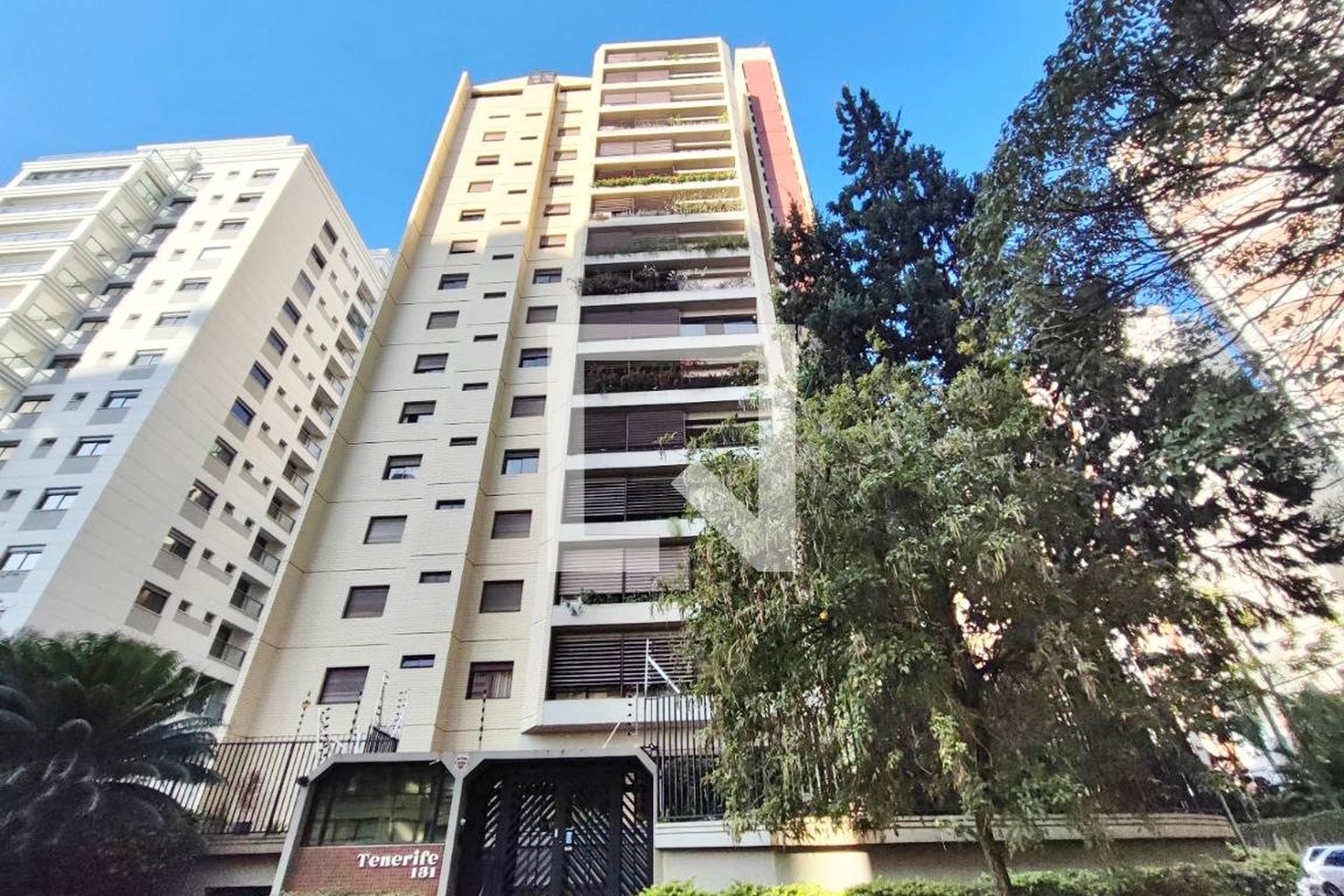 Fachada Condomínio em Rua Severo Penteado, 131