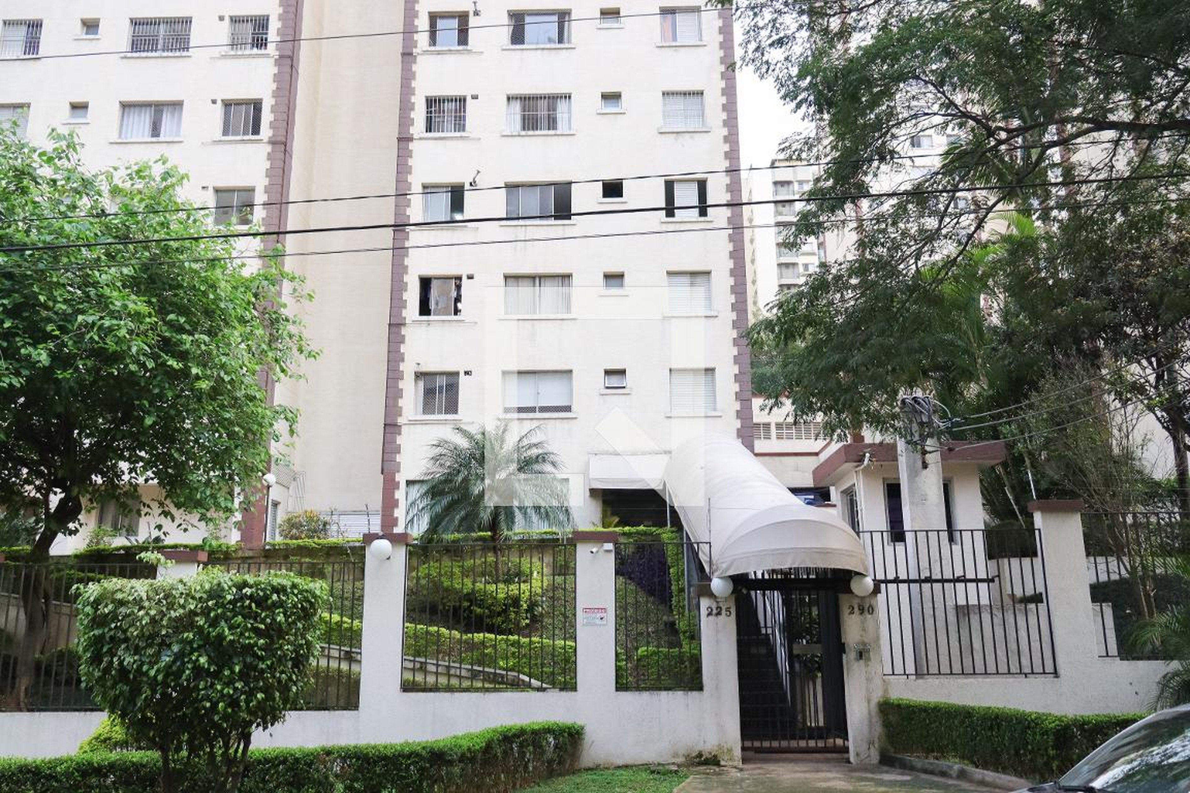 Fachada do Condomínio Condomínio Manacás