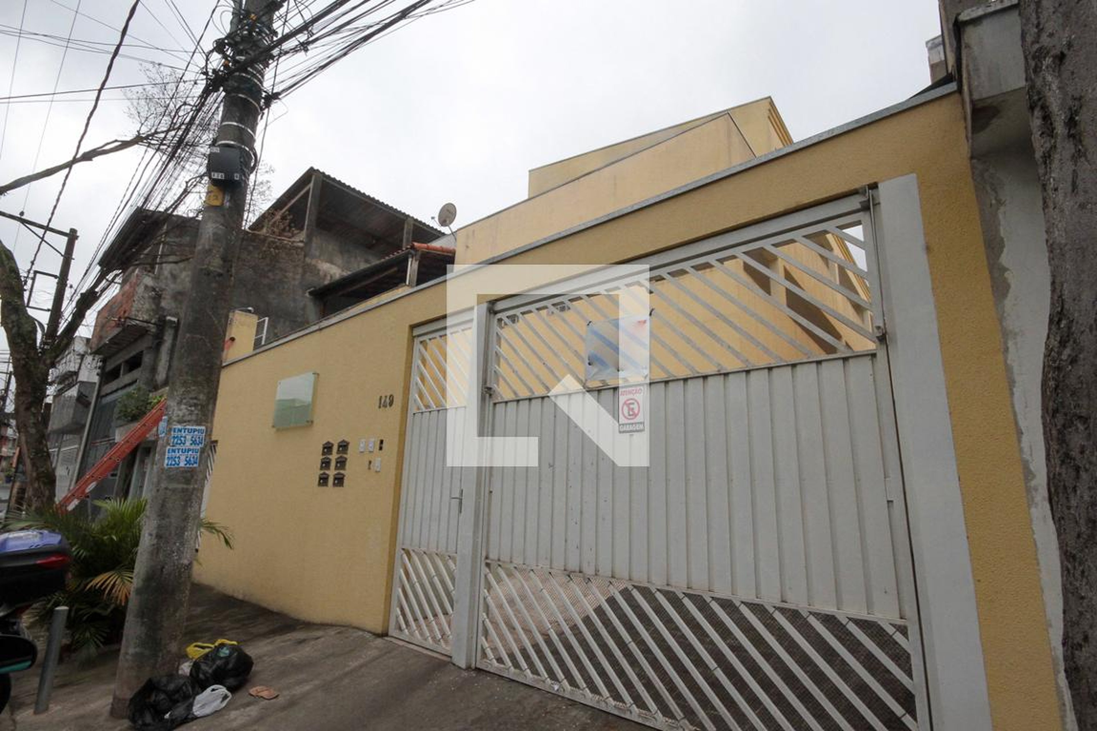Fachada Condomínio em Rua Pedro Espanhol, 149