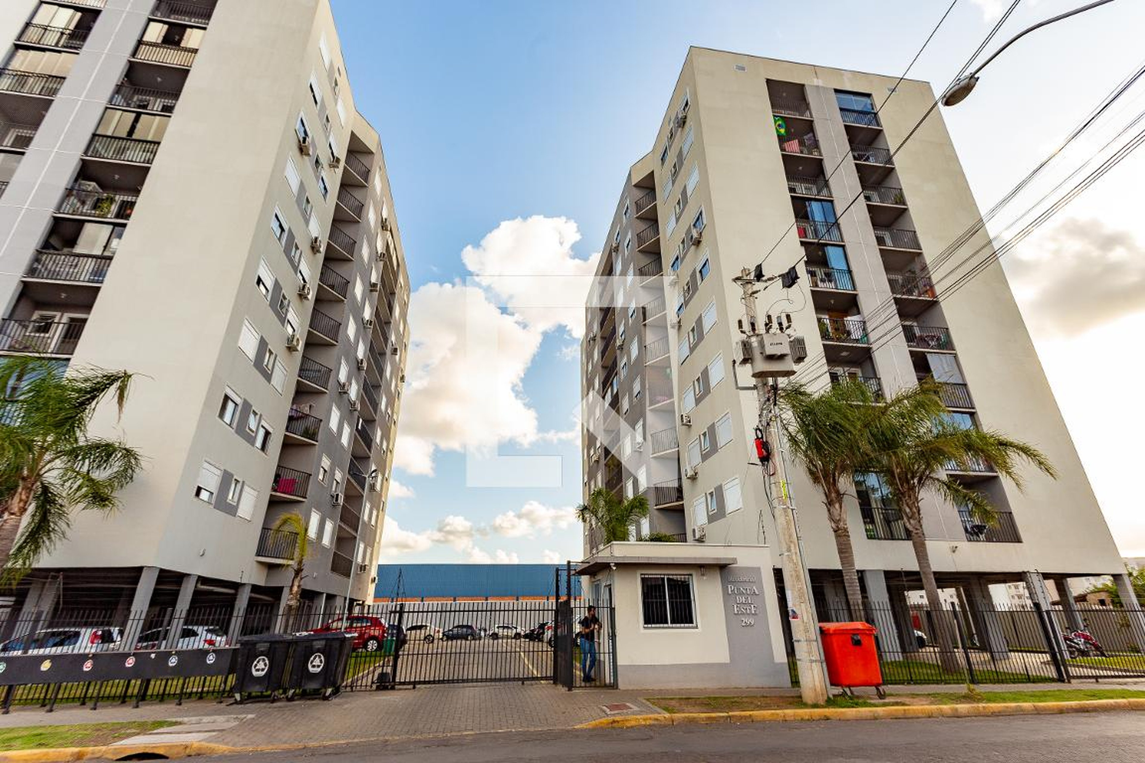 Fachada do Condomínio Edifício Residencial Punta Del Este