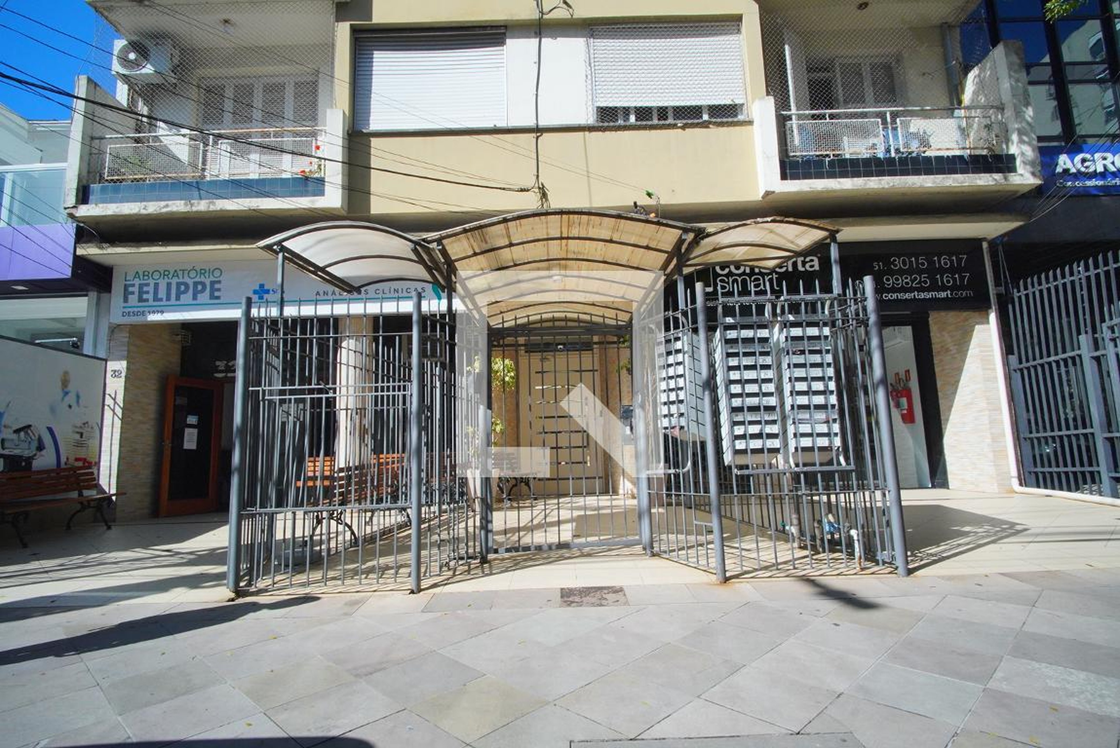 Fachada do Prédio Condomínio em Rua Coronel Bordini, 38