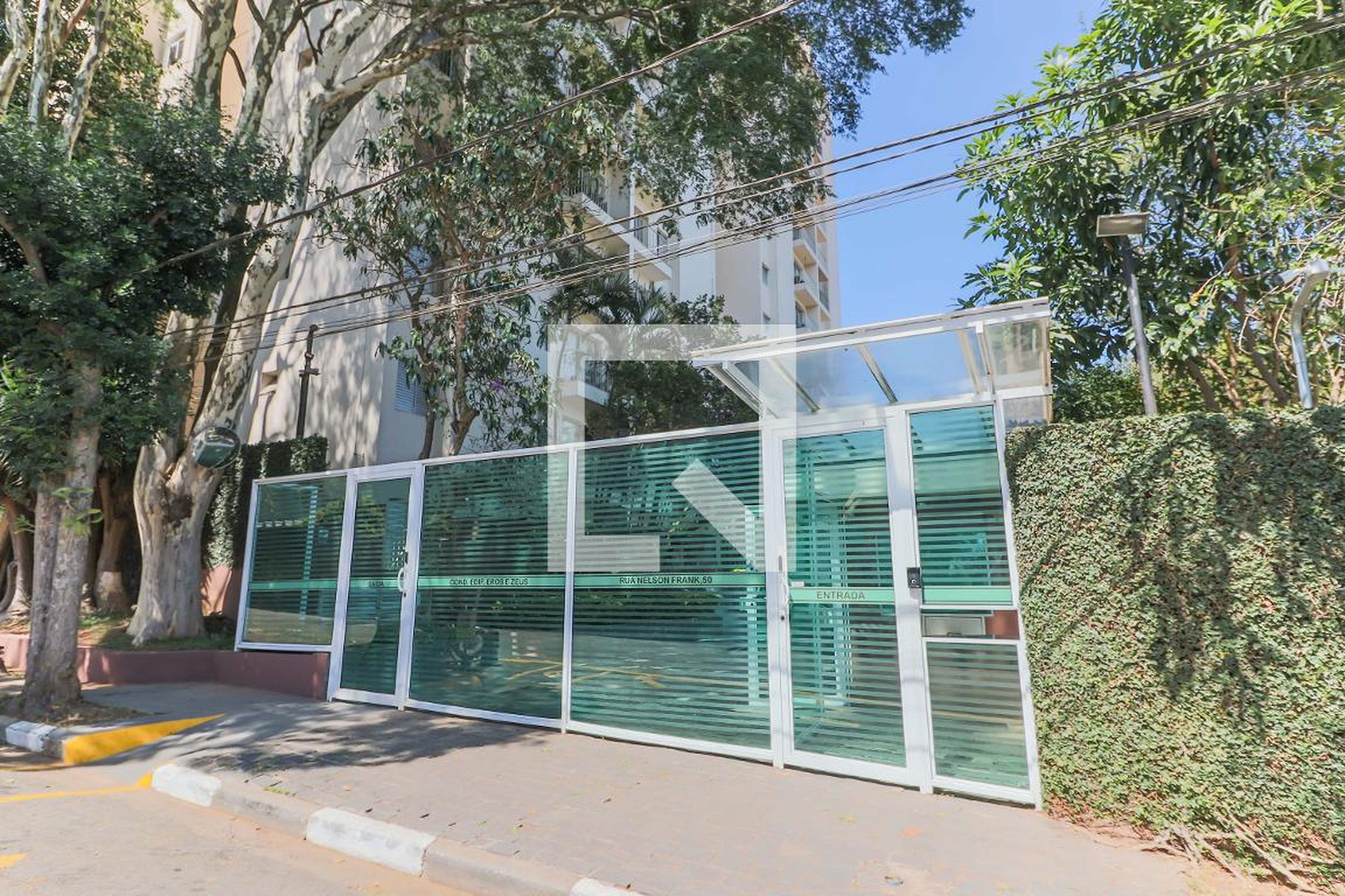 Fachada do Condomínio Condomínio Edifícios Eros e Zeus