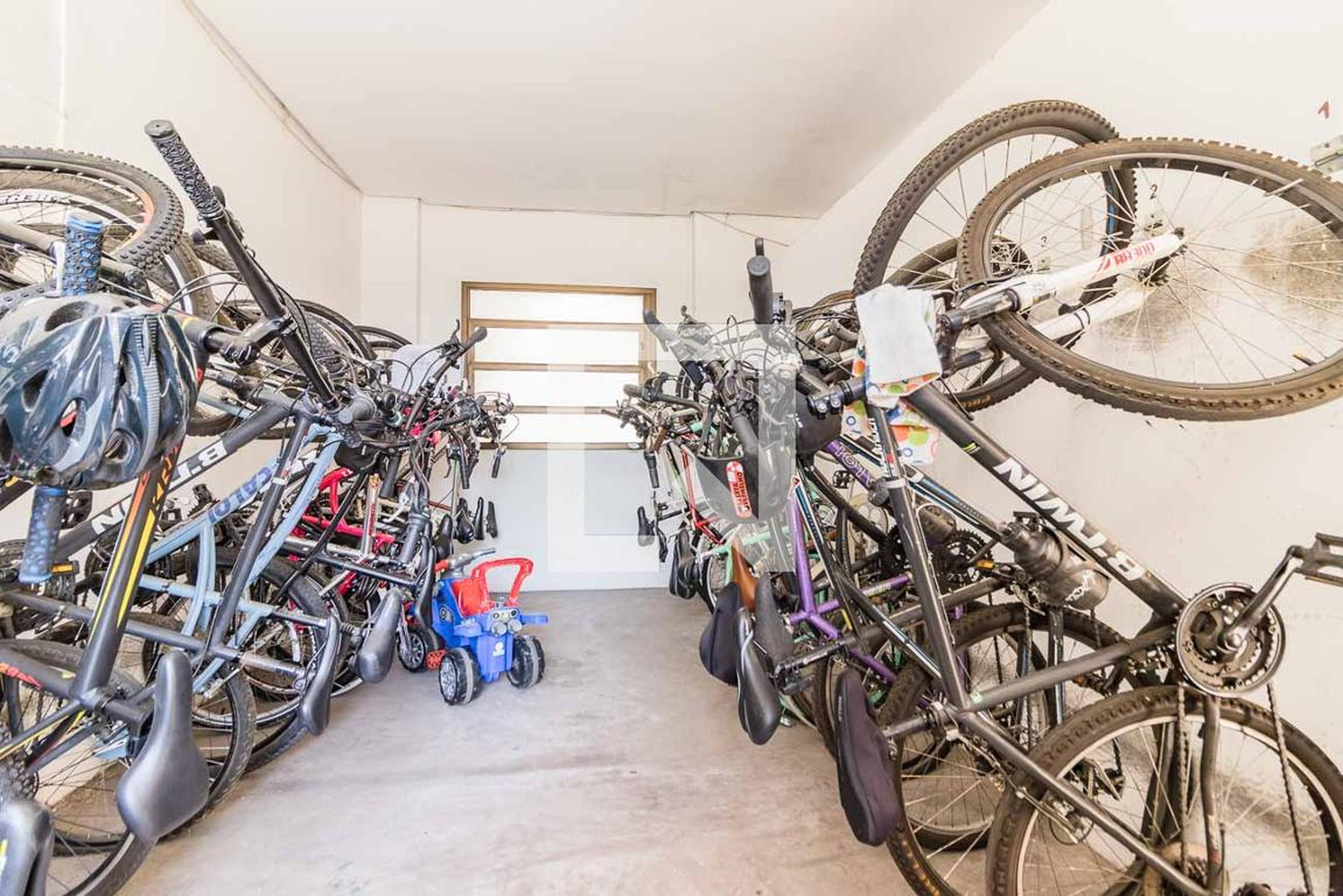 Bicicletário - Saint James Park  Torre B