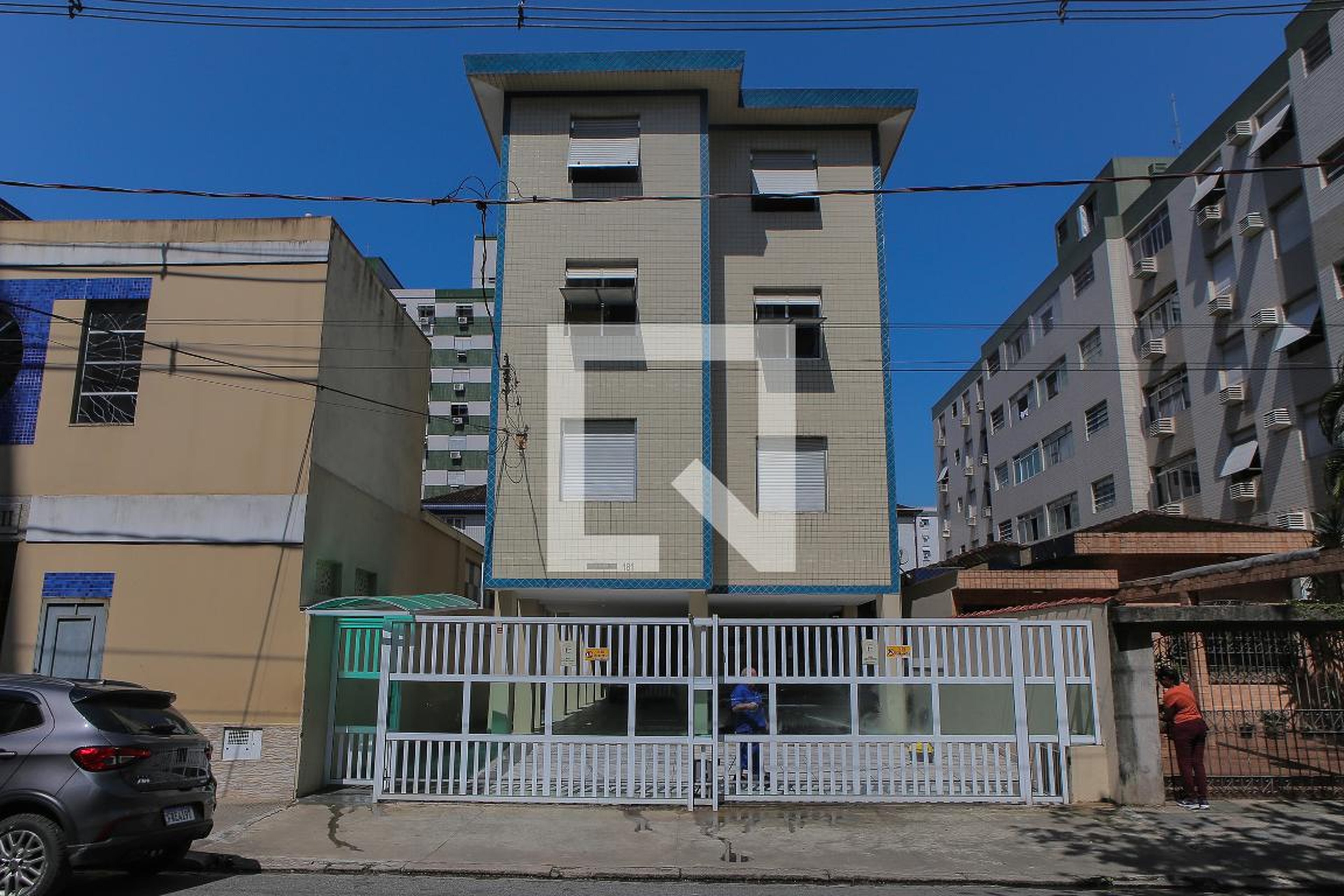 Fachada Condomínio em Rua Evaristo da Veiga, 181