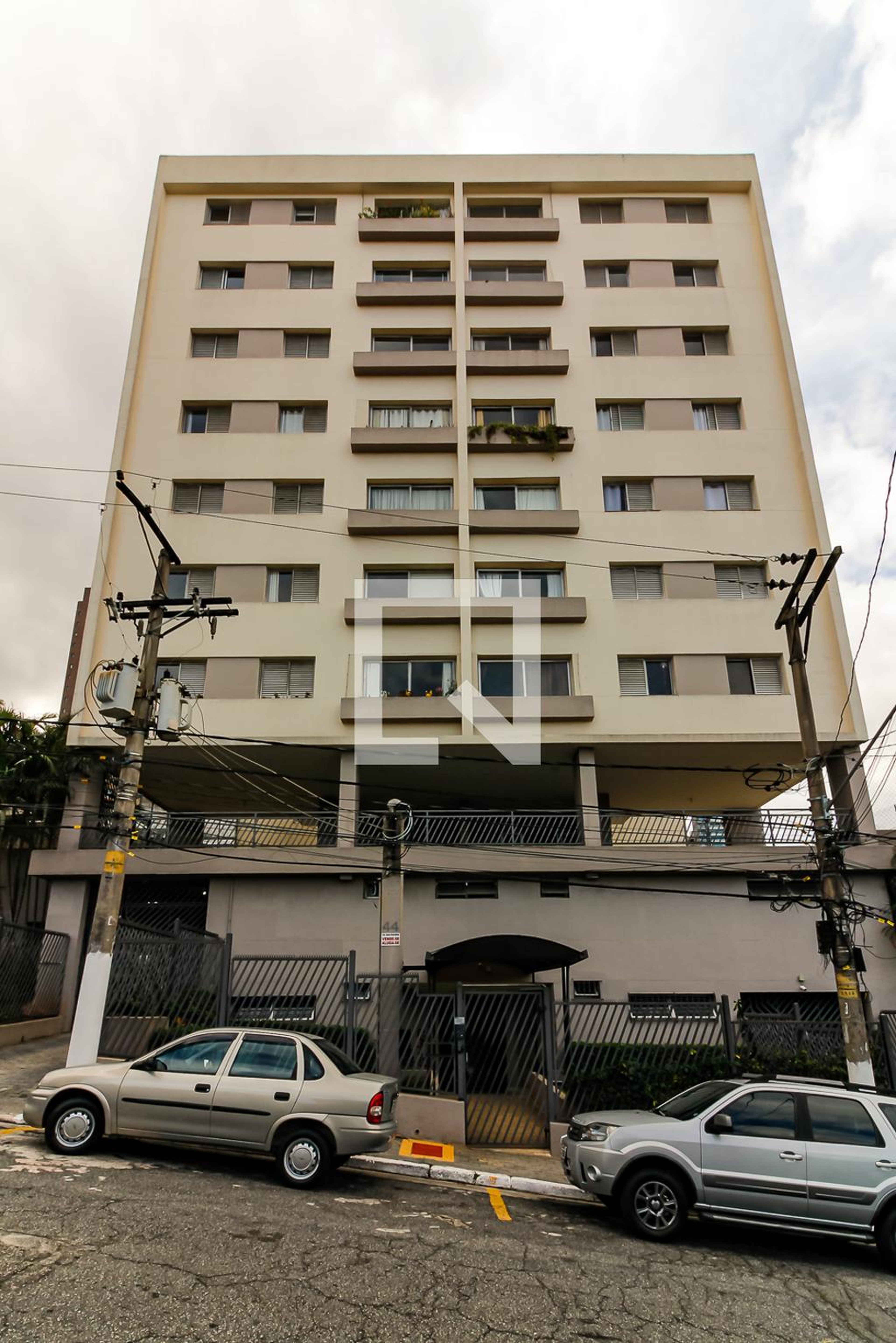 Fachada do Condomínio Edifício Ana Carolina