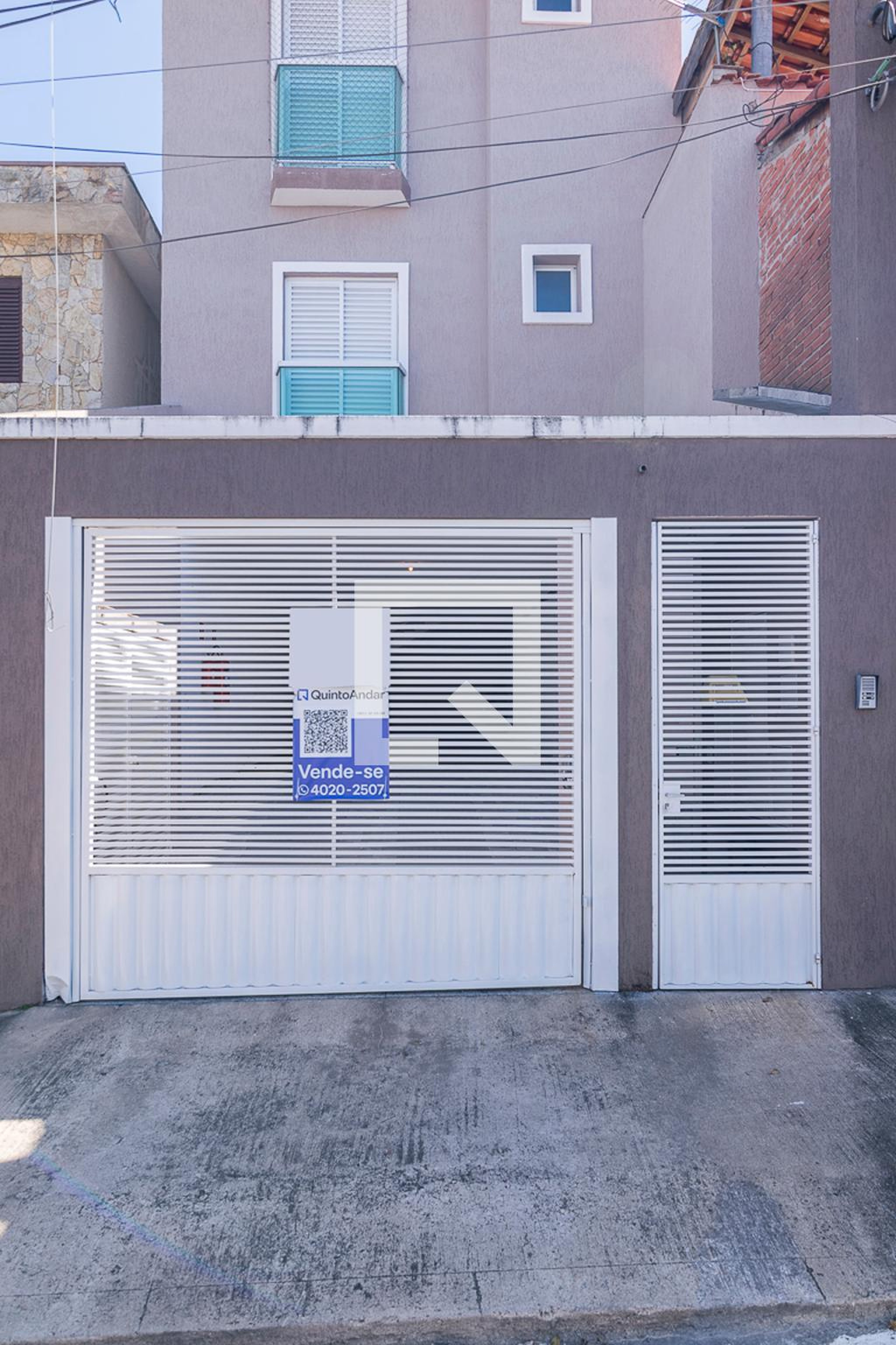 Fachada Condomínio em Rua Ana Jarvis, 424