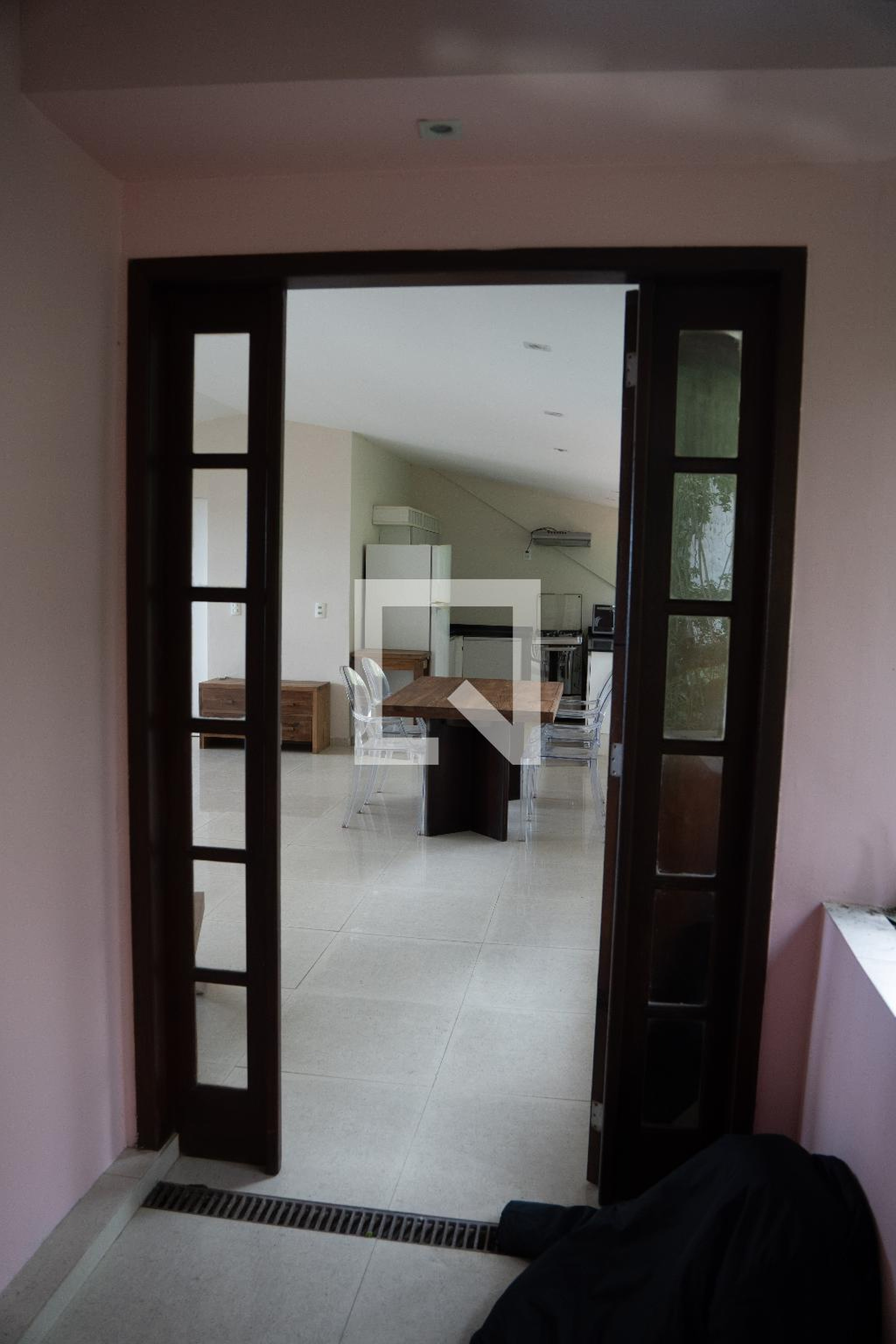 Entrada Condomínio em Rua Santa Cristina, 104