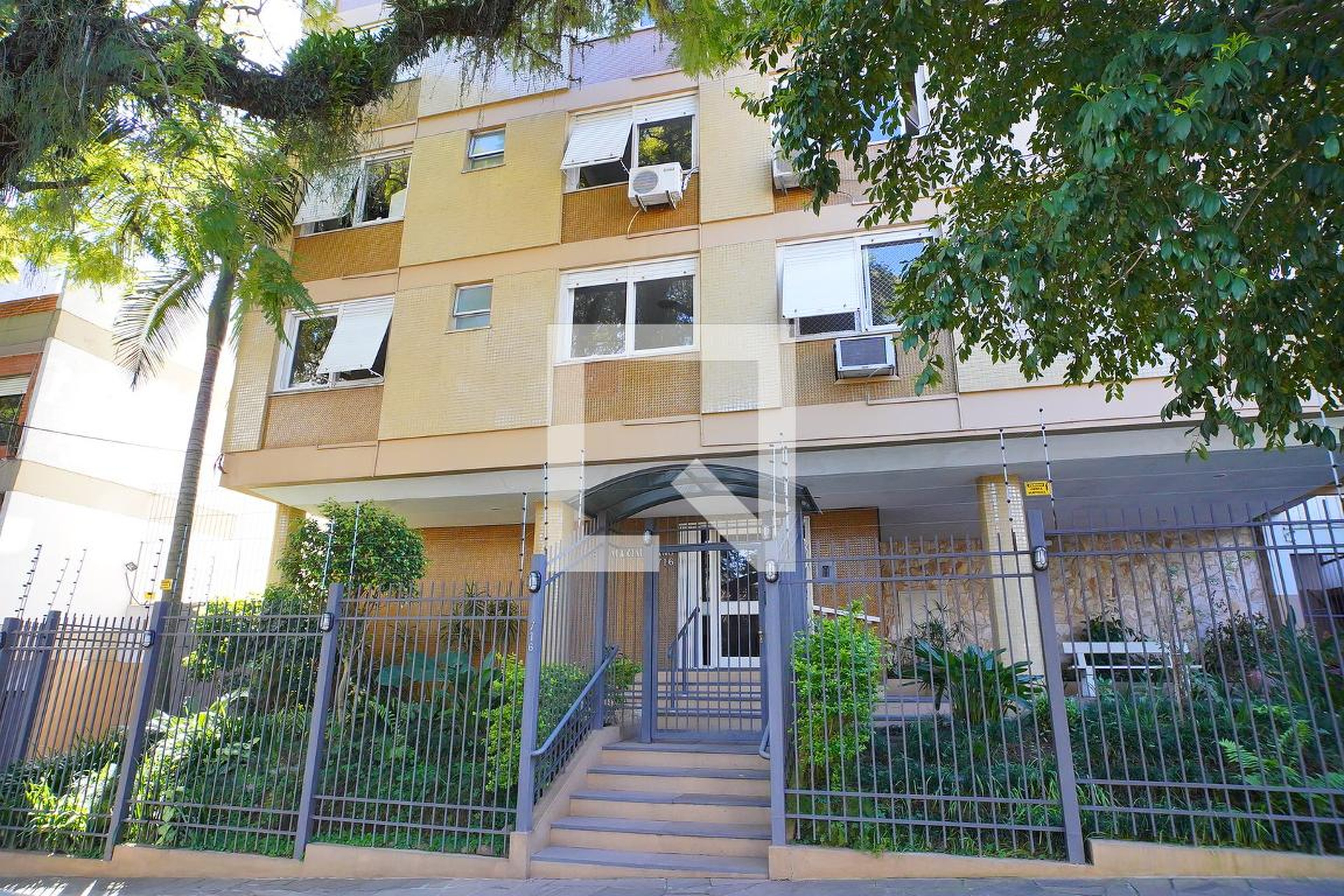 Fachada do Condomínio Edifício Maximiliano