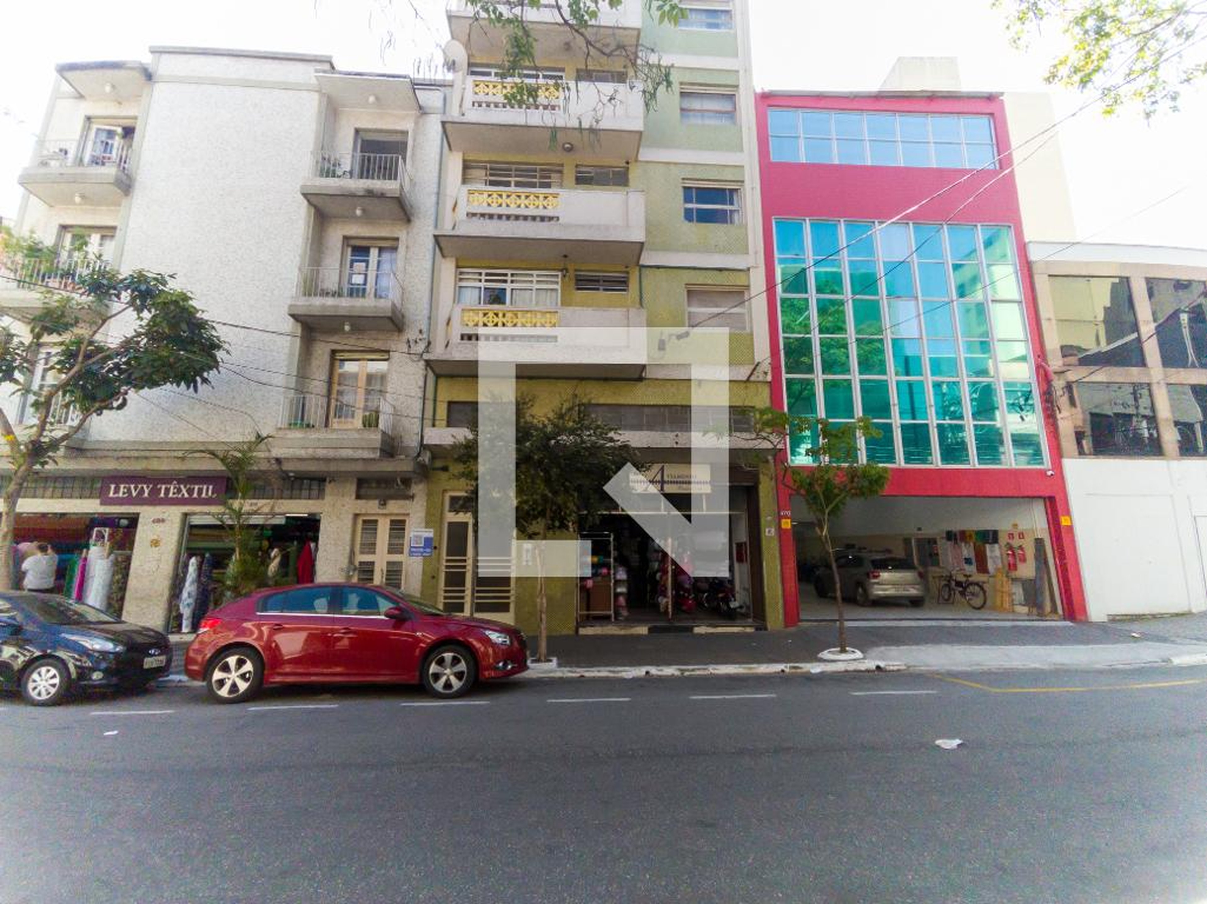 Fachada Condomínio em Rua Três Rios, 462