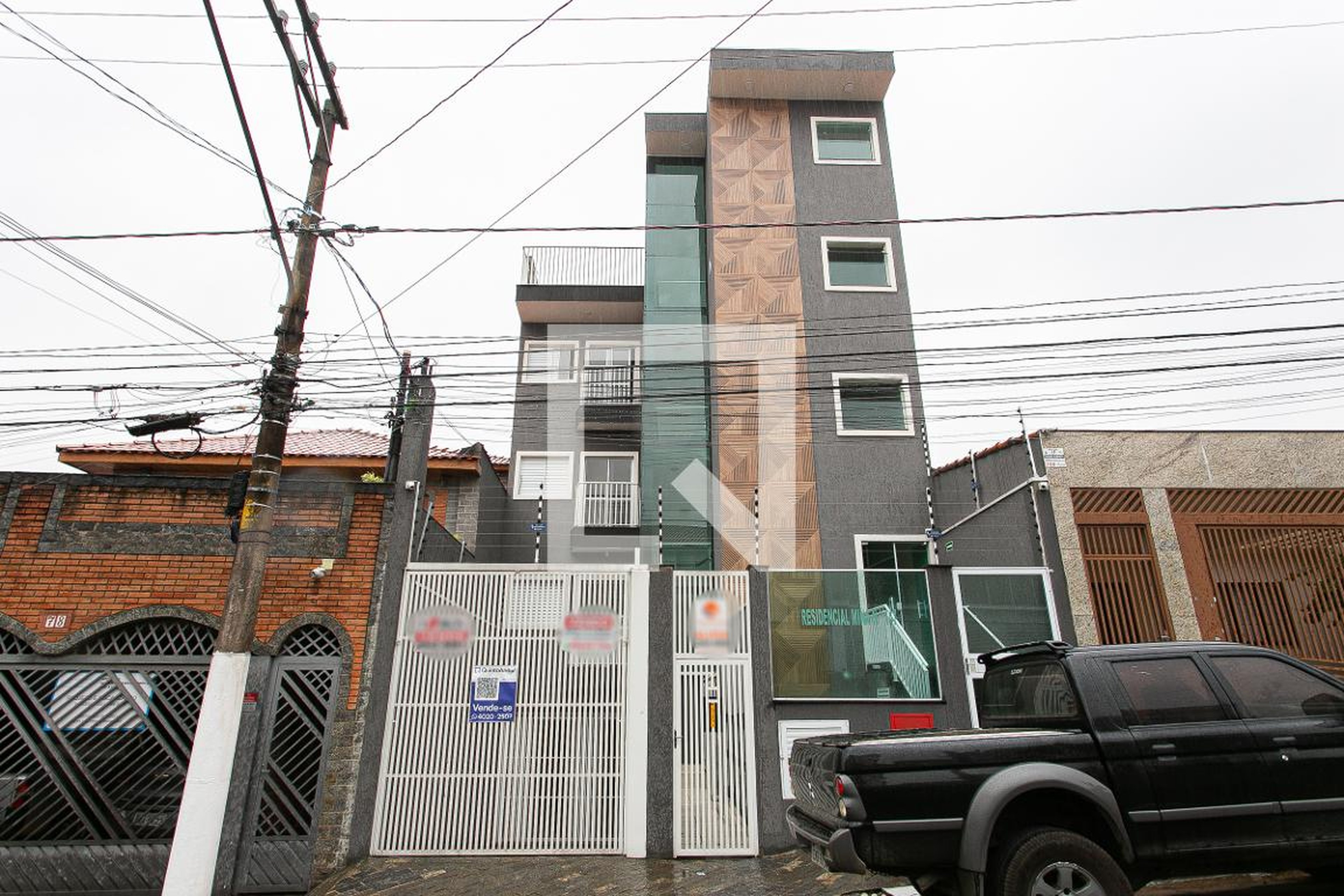 Fachada do Condomínio Condomínio em Rua Capitão Elisiário, 99