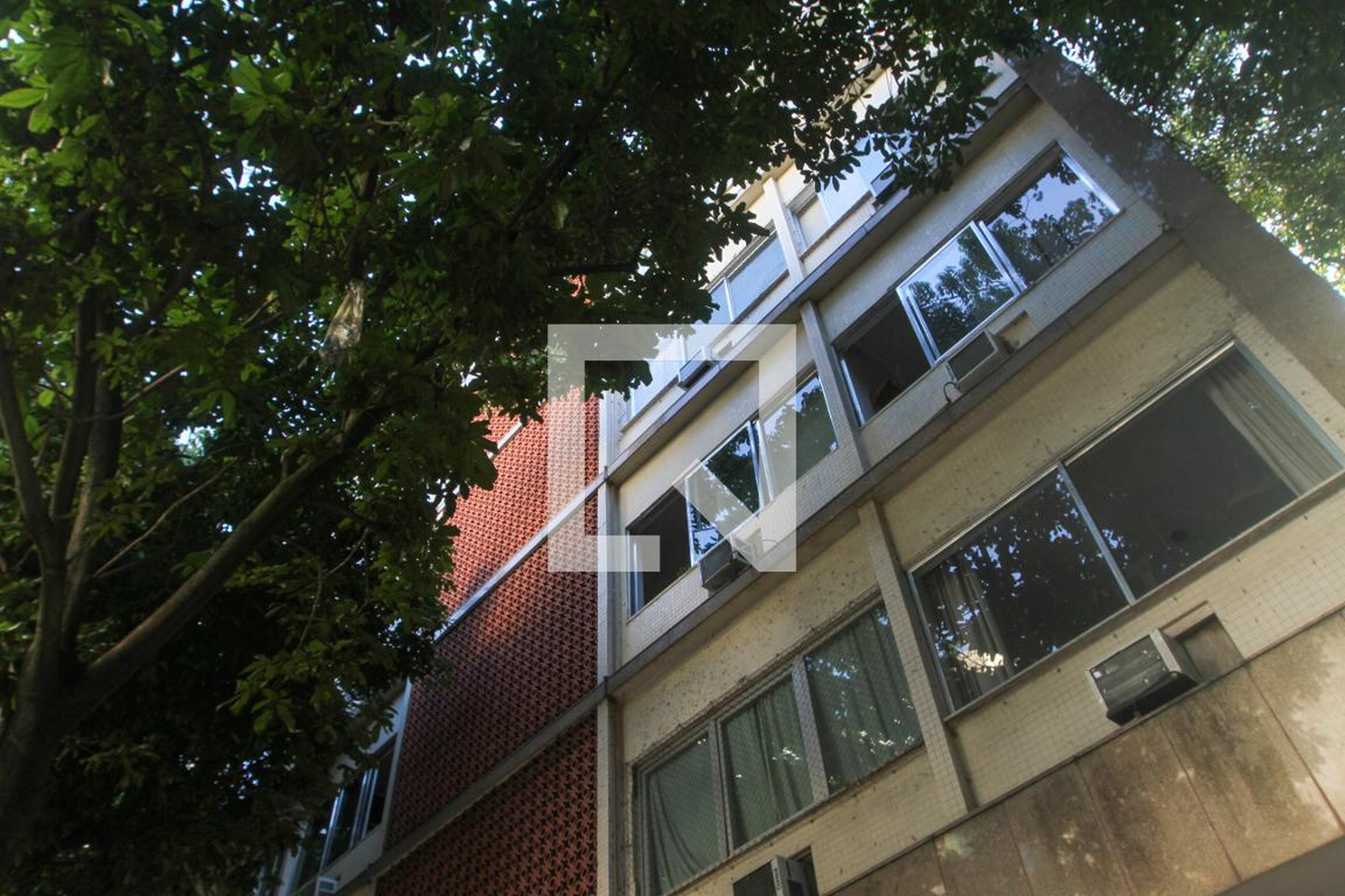 Fachada do Prédio Condomínio em Rua Professor Artur Ramos, 133