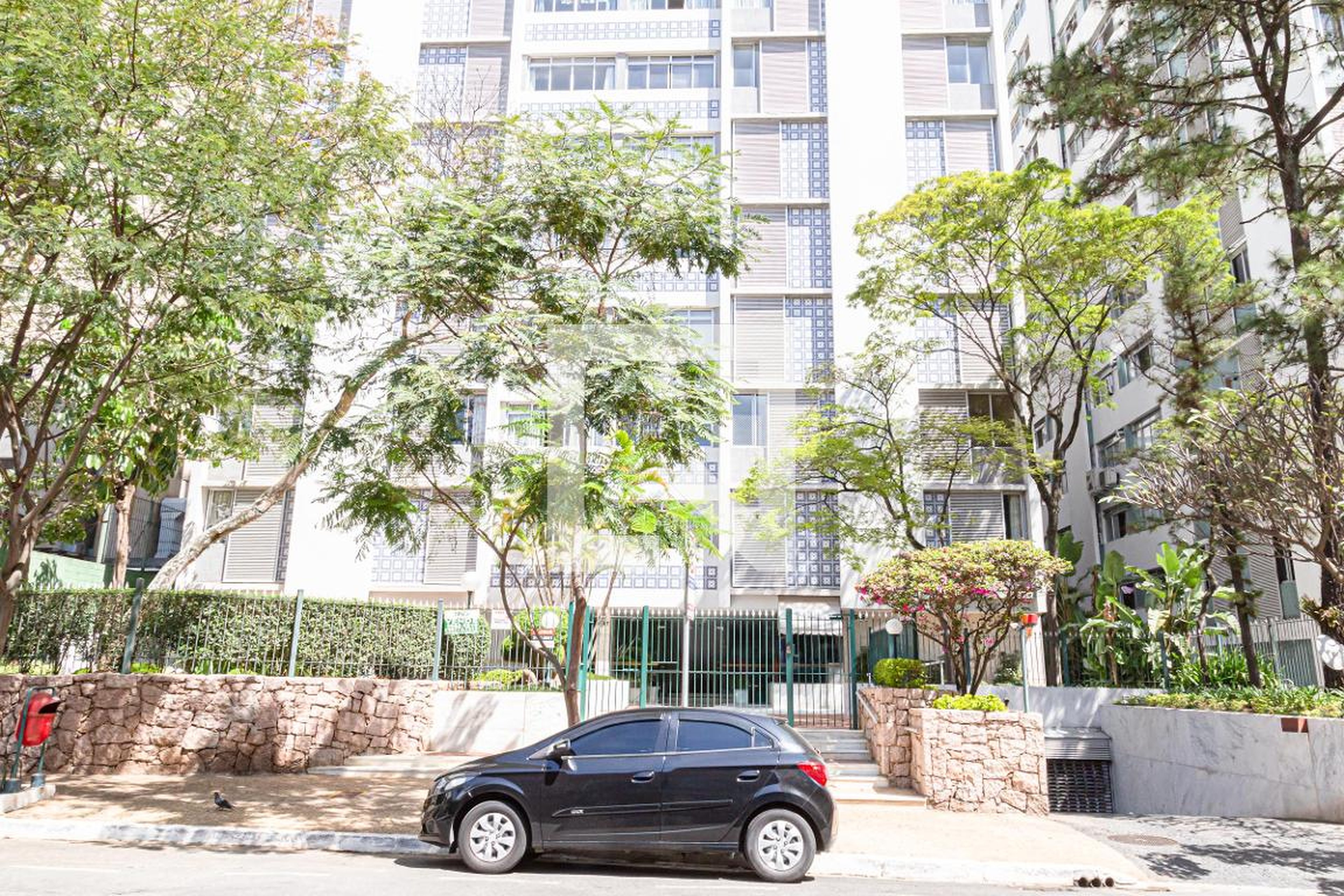 Fachada do Condomínio Condomínio Paola