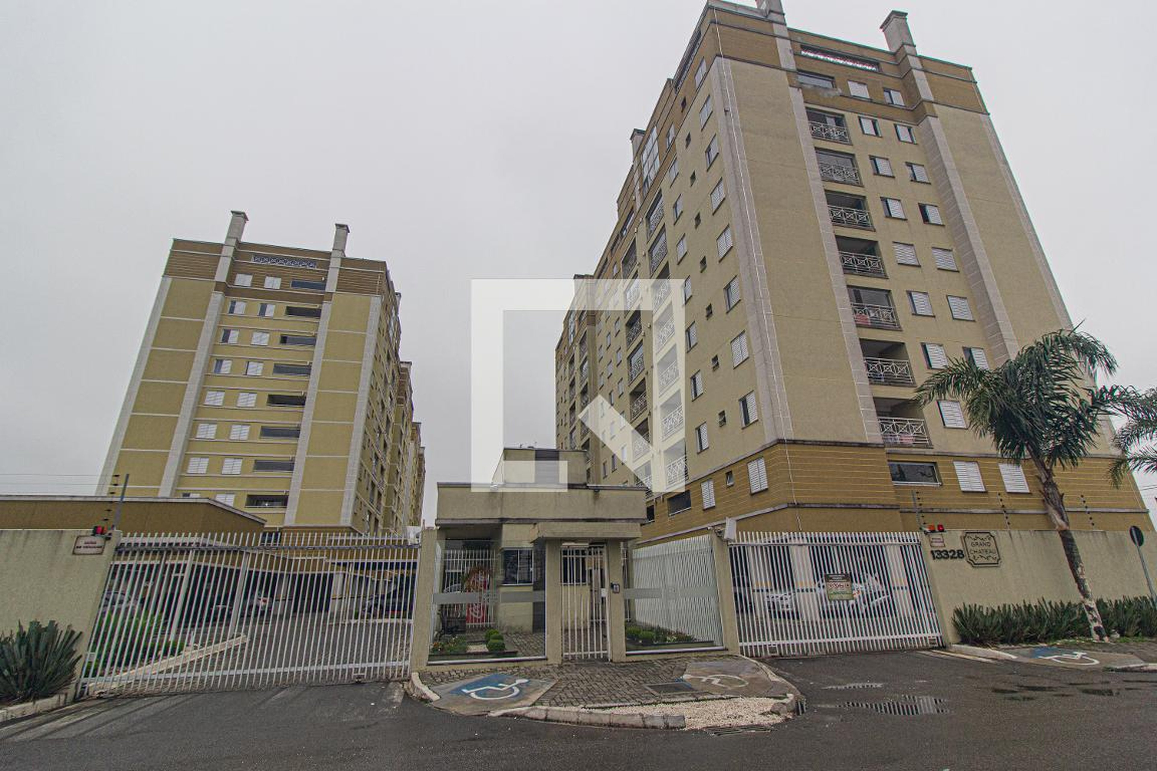 Fachada do Condomínio Condomínio Grand Chateau Residencial