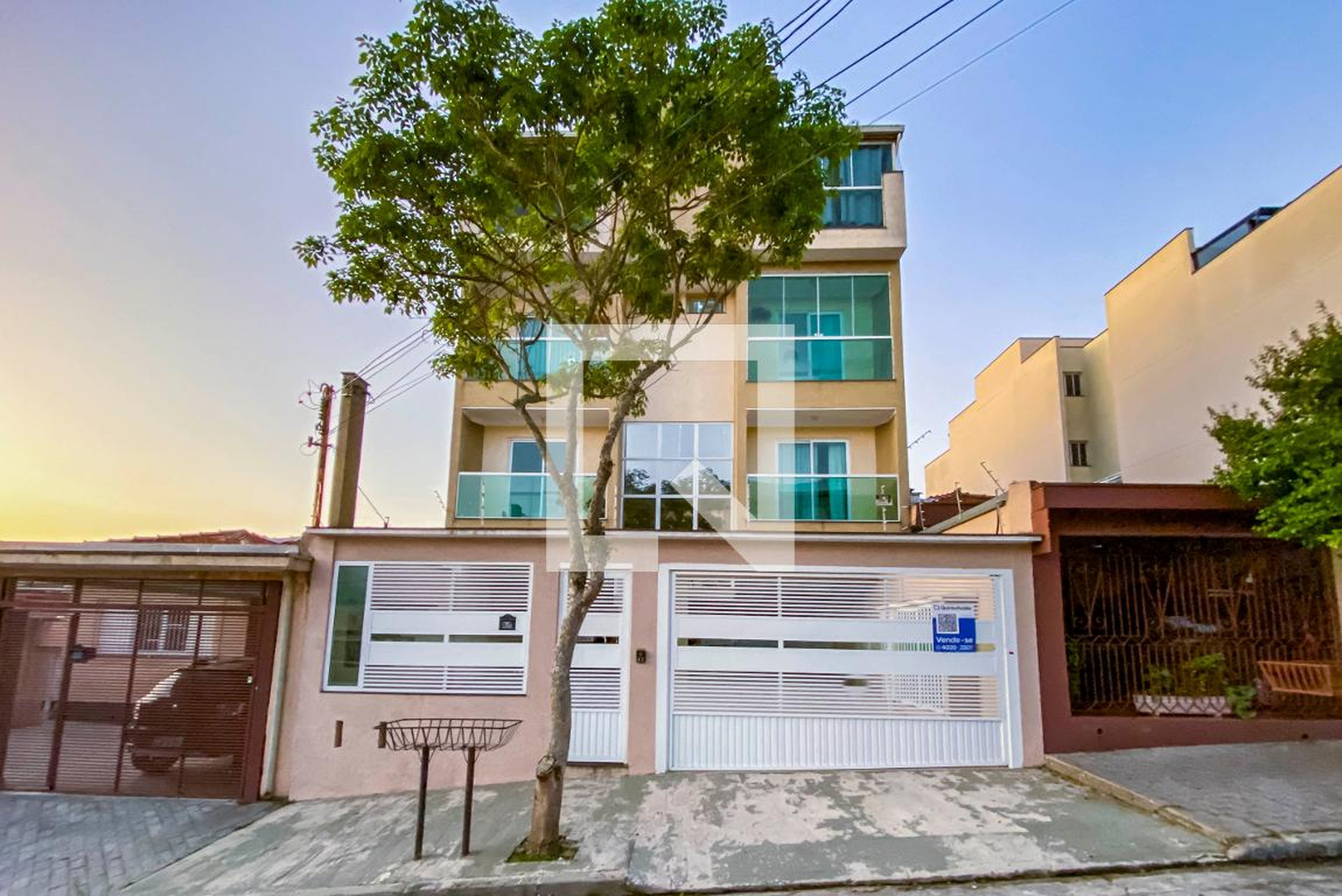 Fachada Condomínio em Rua Amarílis, 124