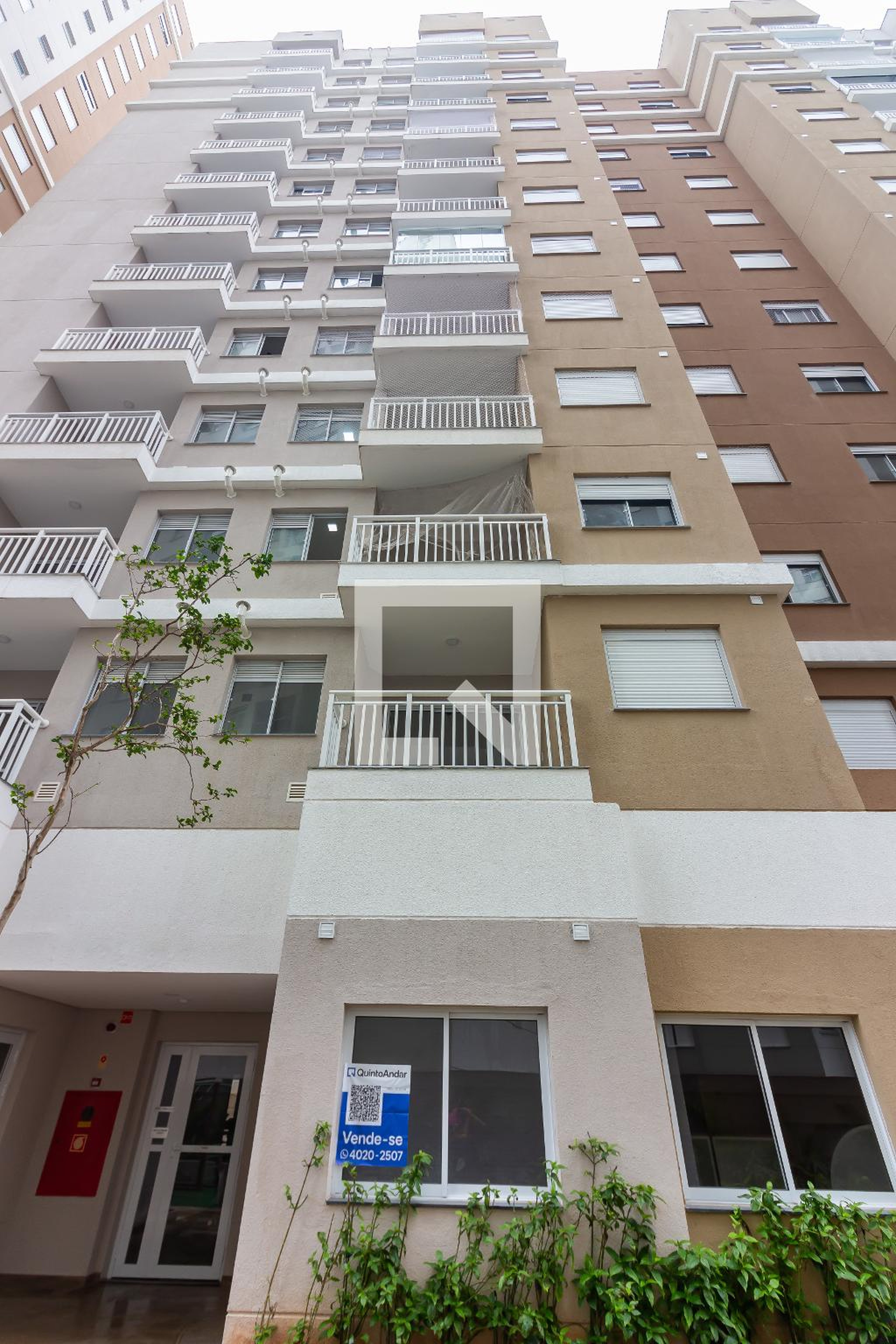 Fachada Condomínio em Rua Lídia Quina Bellini, 169