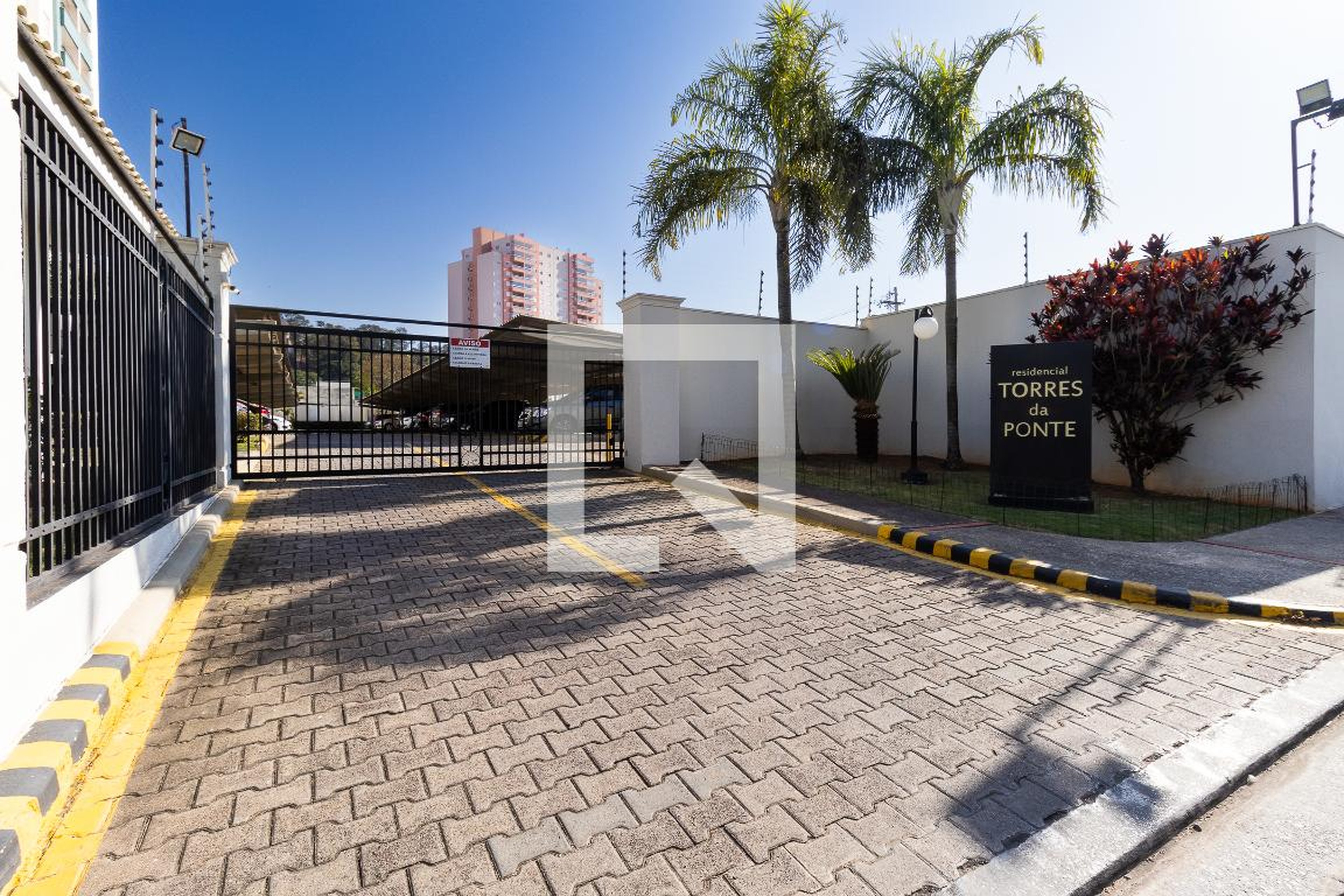 Fachada do Condomínio Condomínio Torres da Ponte
