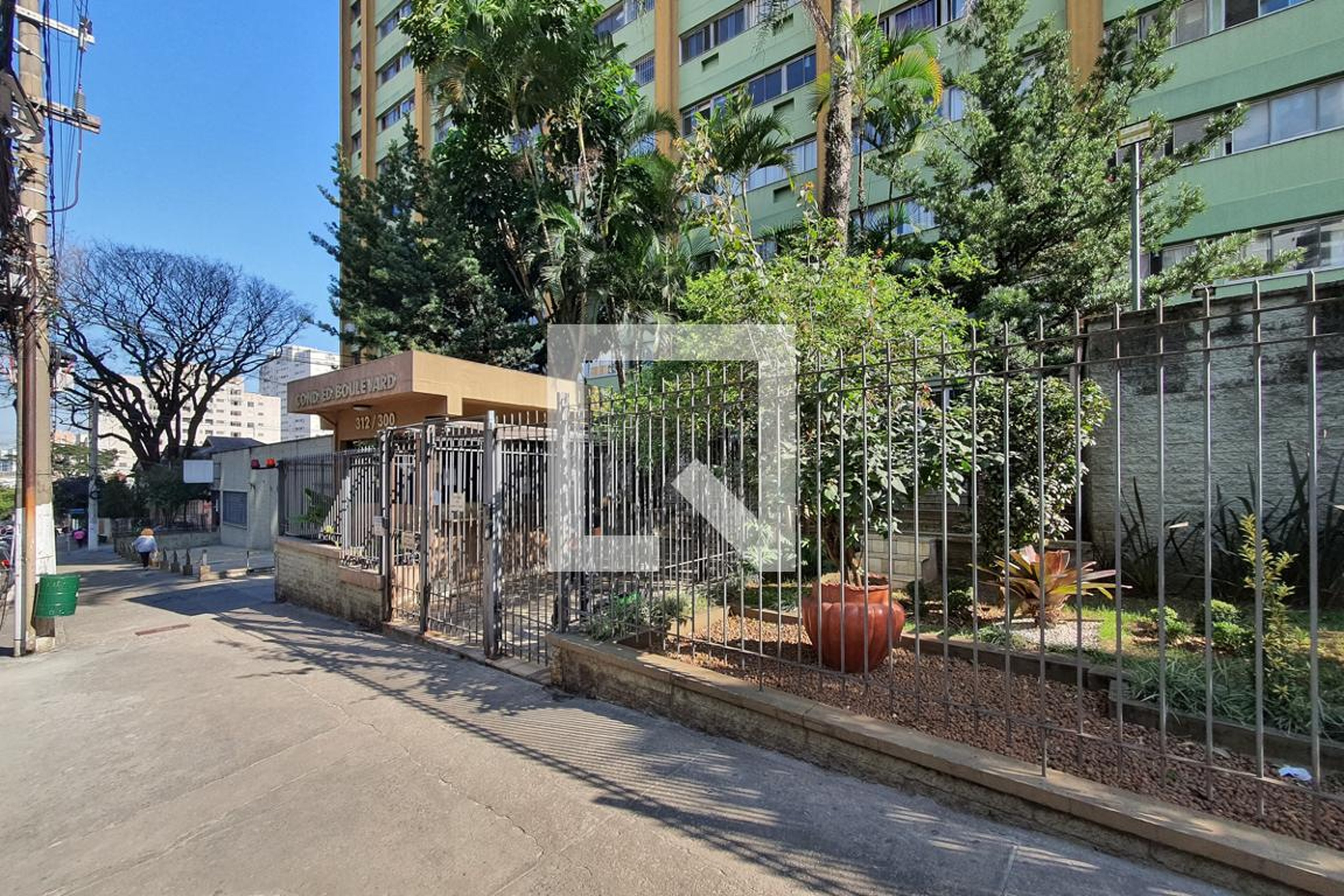 Fachada Condomínio em Rua José Antônio Coelho, 300/312