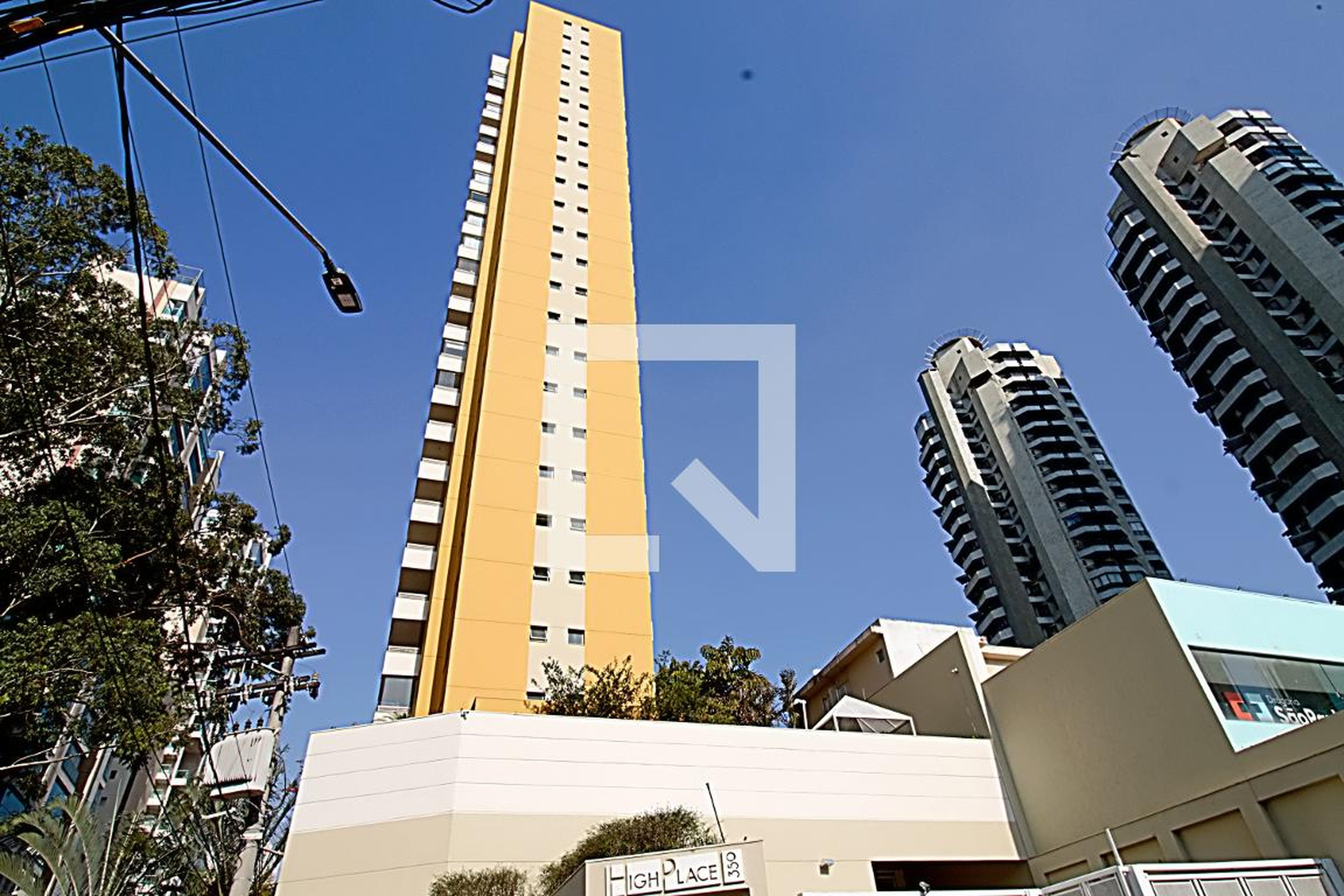 Fachada do Condomínio Condomínio High Place