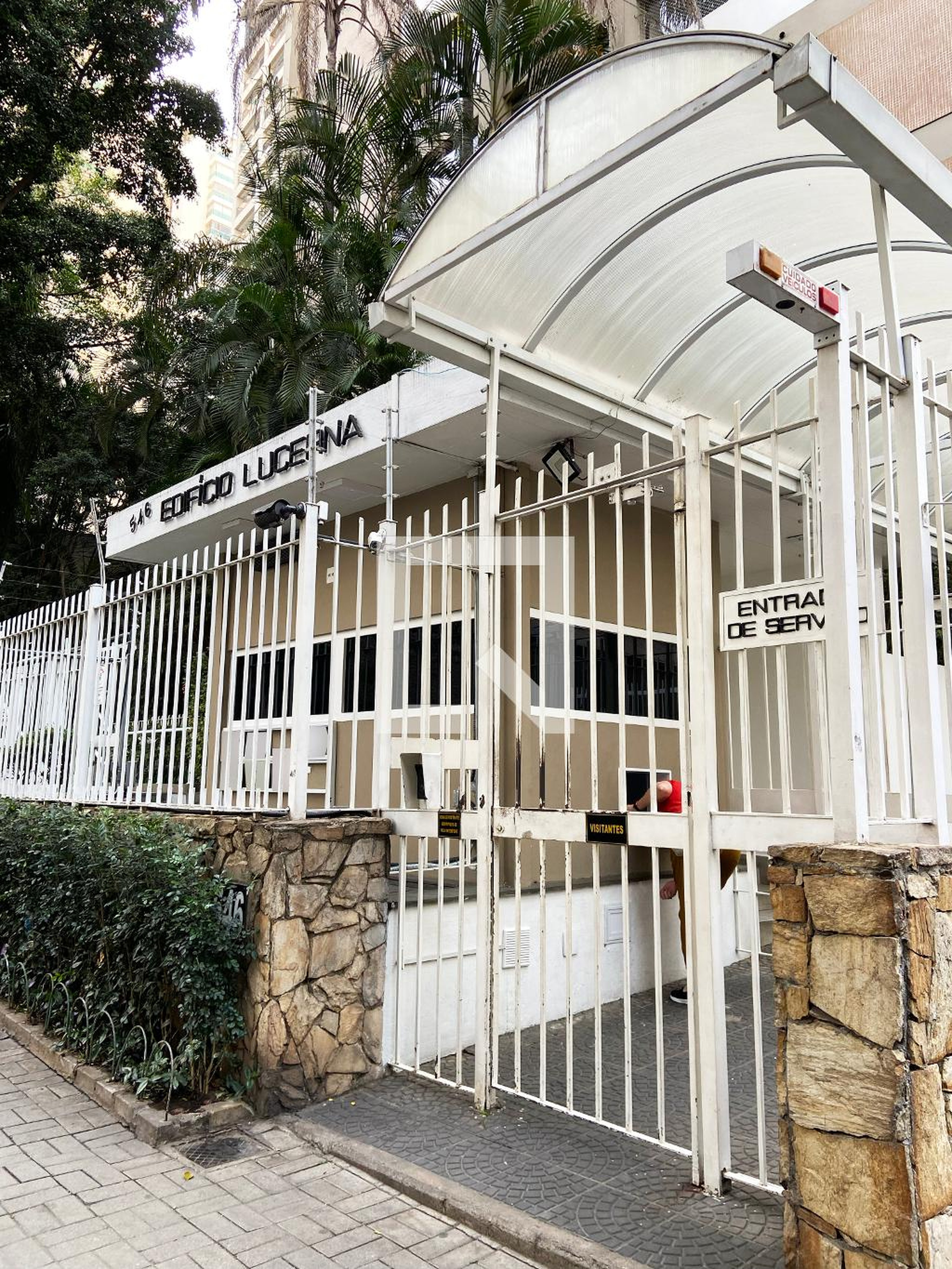 Fachada do Condomínio Condomínio em Rua Frei Caneca, 536