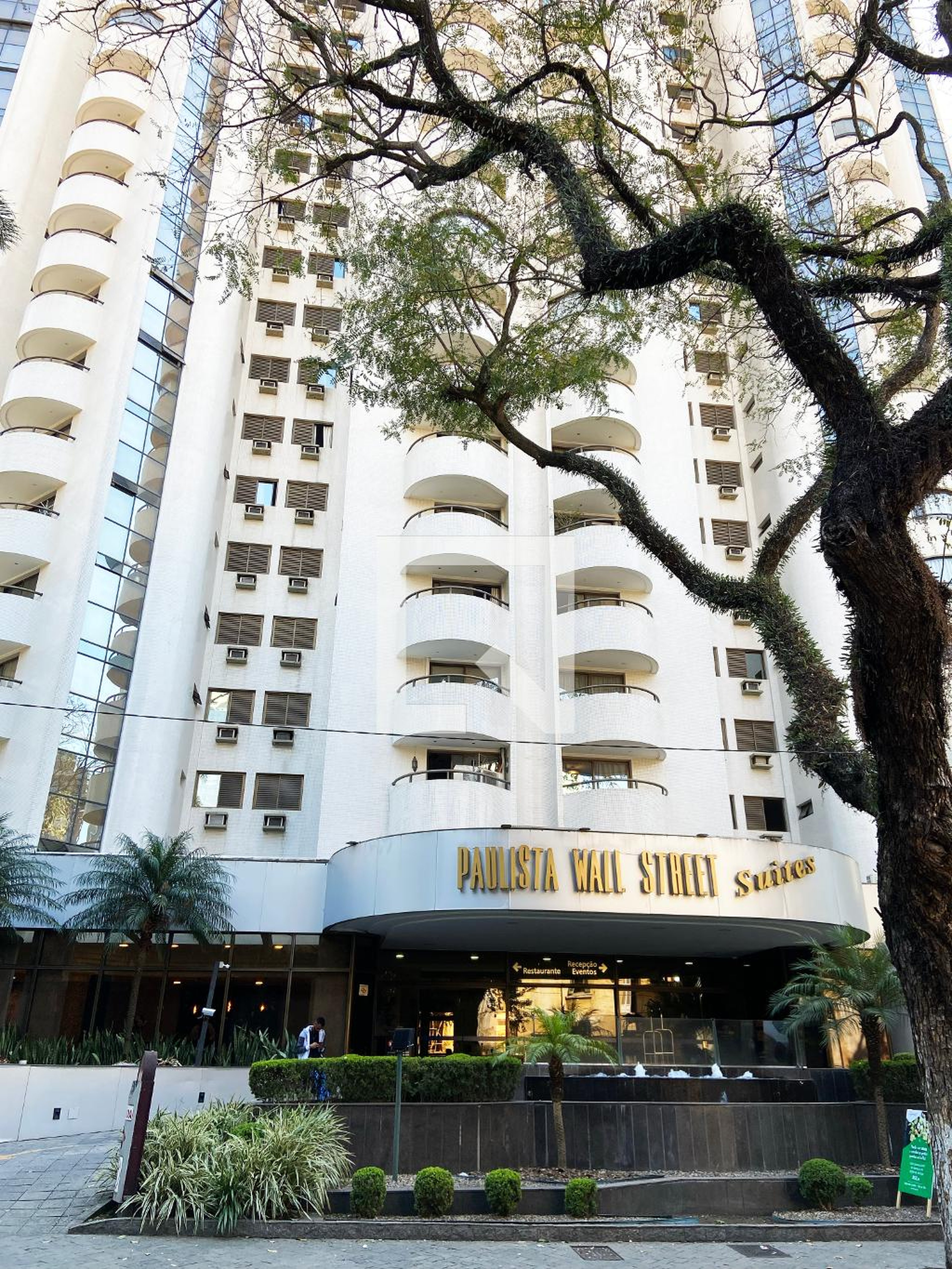 Fachada do Condomínio Condomínio Paulista Wall Street