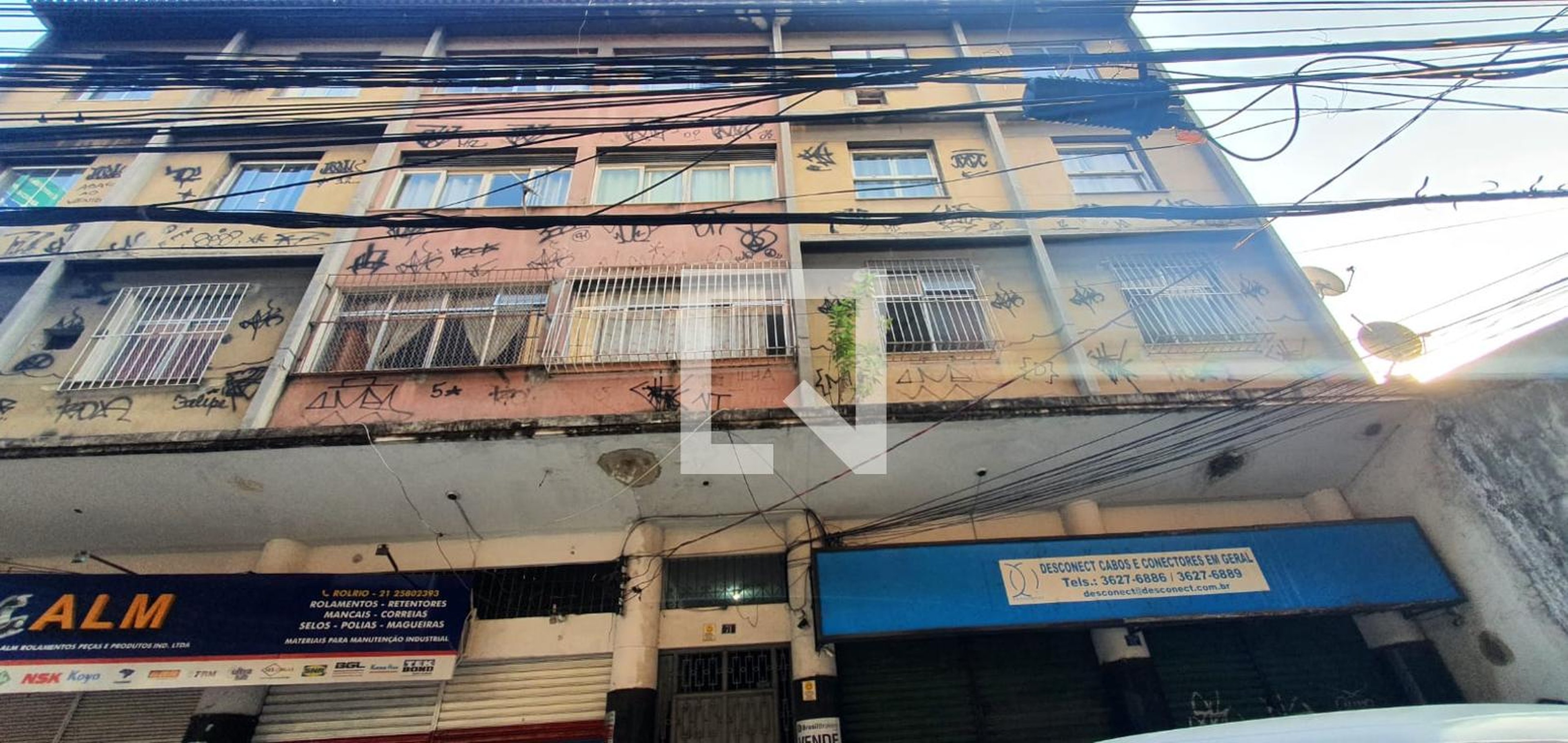 Fachada Condomínio em Rua Bela, 71