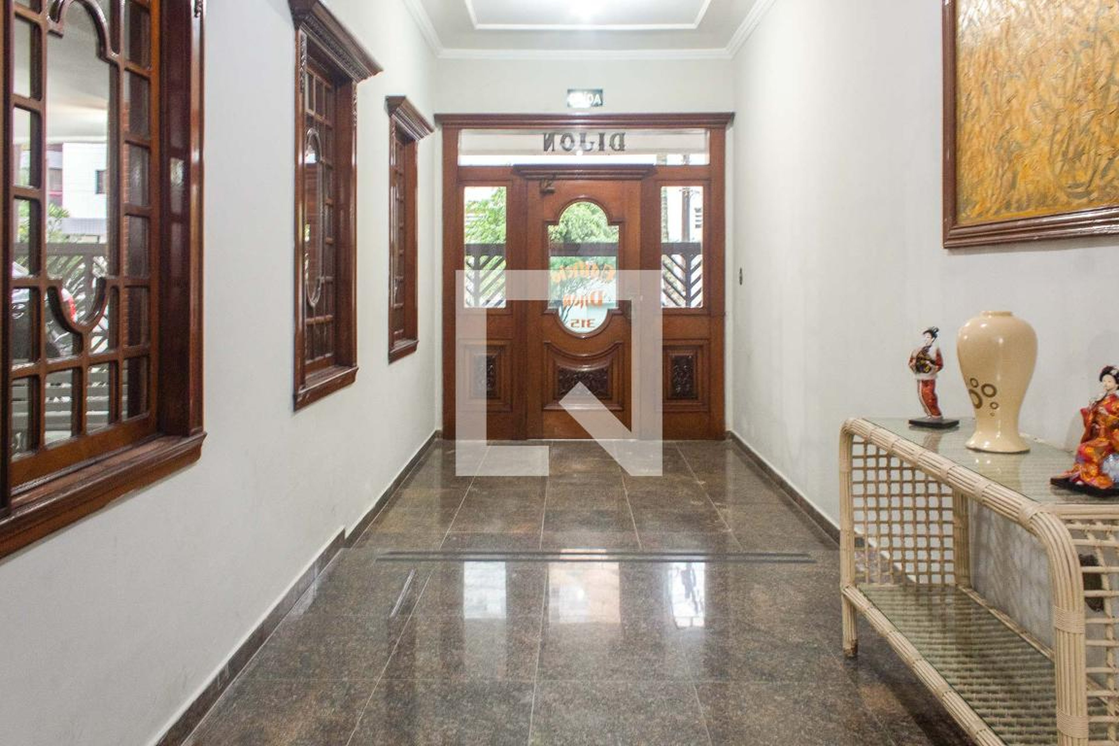 Hall - Dijon & Toulon