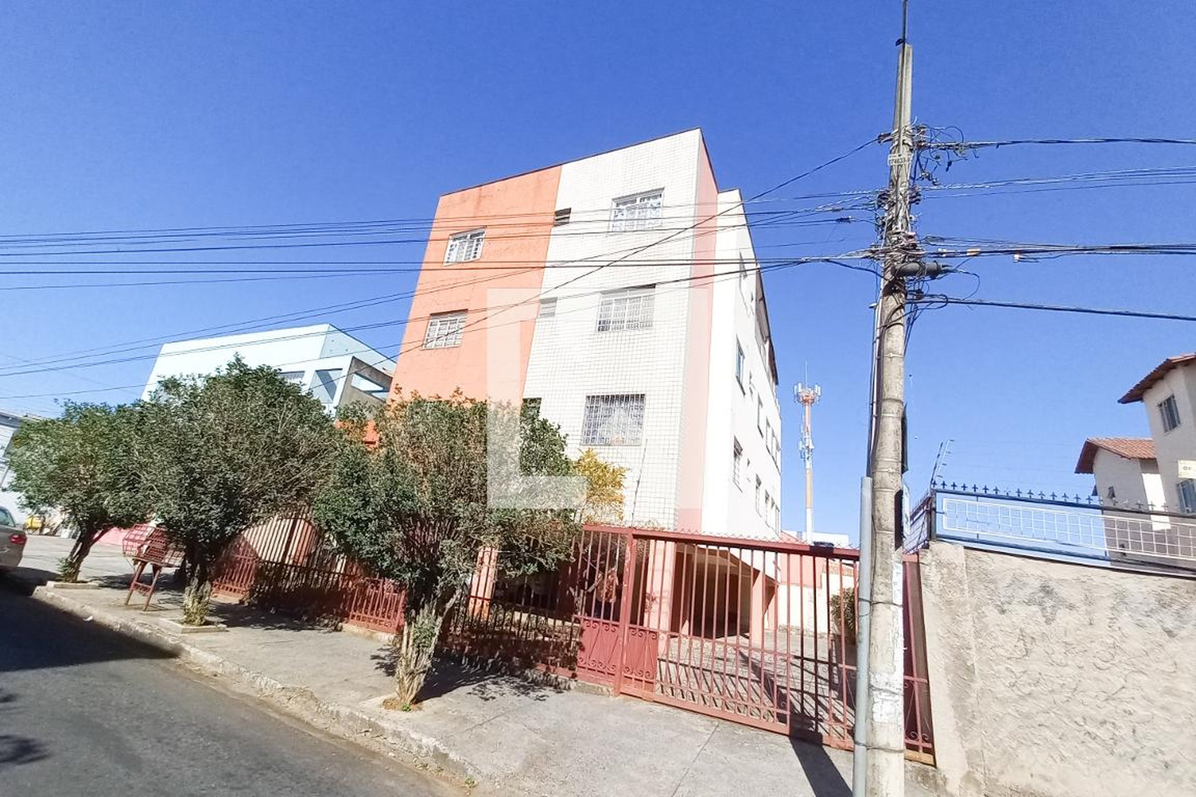 Fachada Condomínio em Rua Central, 1045