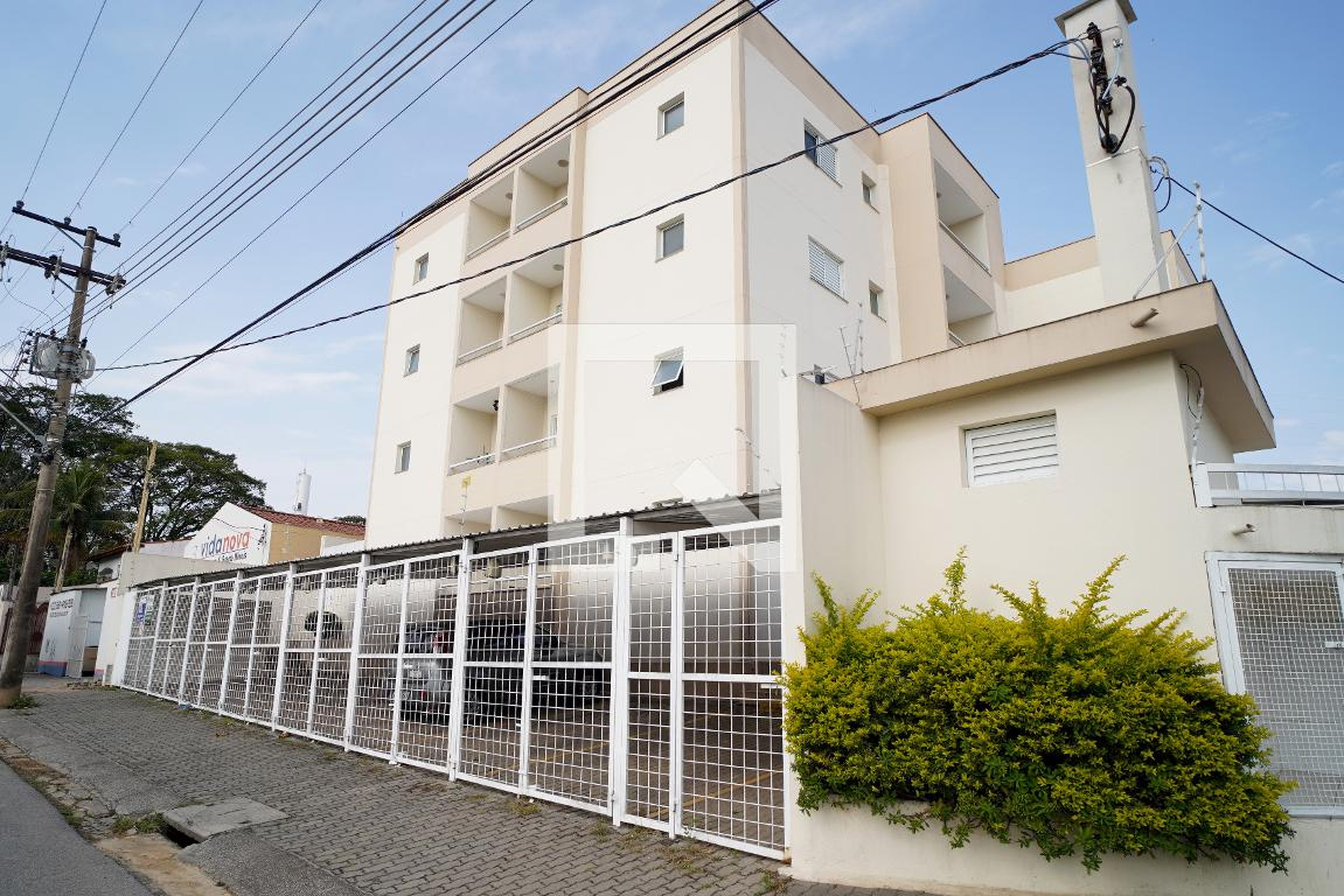 Fachada do Condomínio Condomínio em Rua Encarnação Rando Castellucci, 43