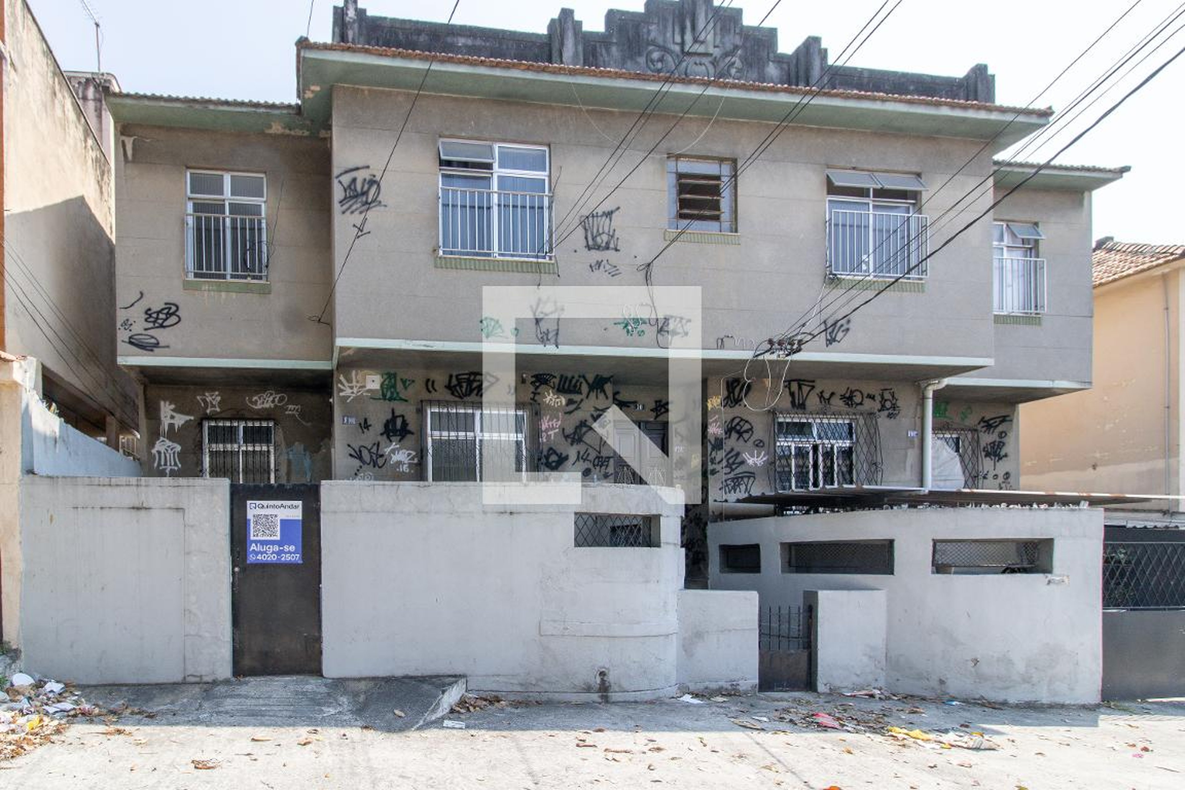 Fachada Condomínio em Rua Eça de Queirós, 10