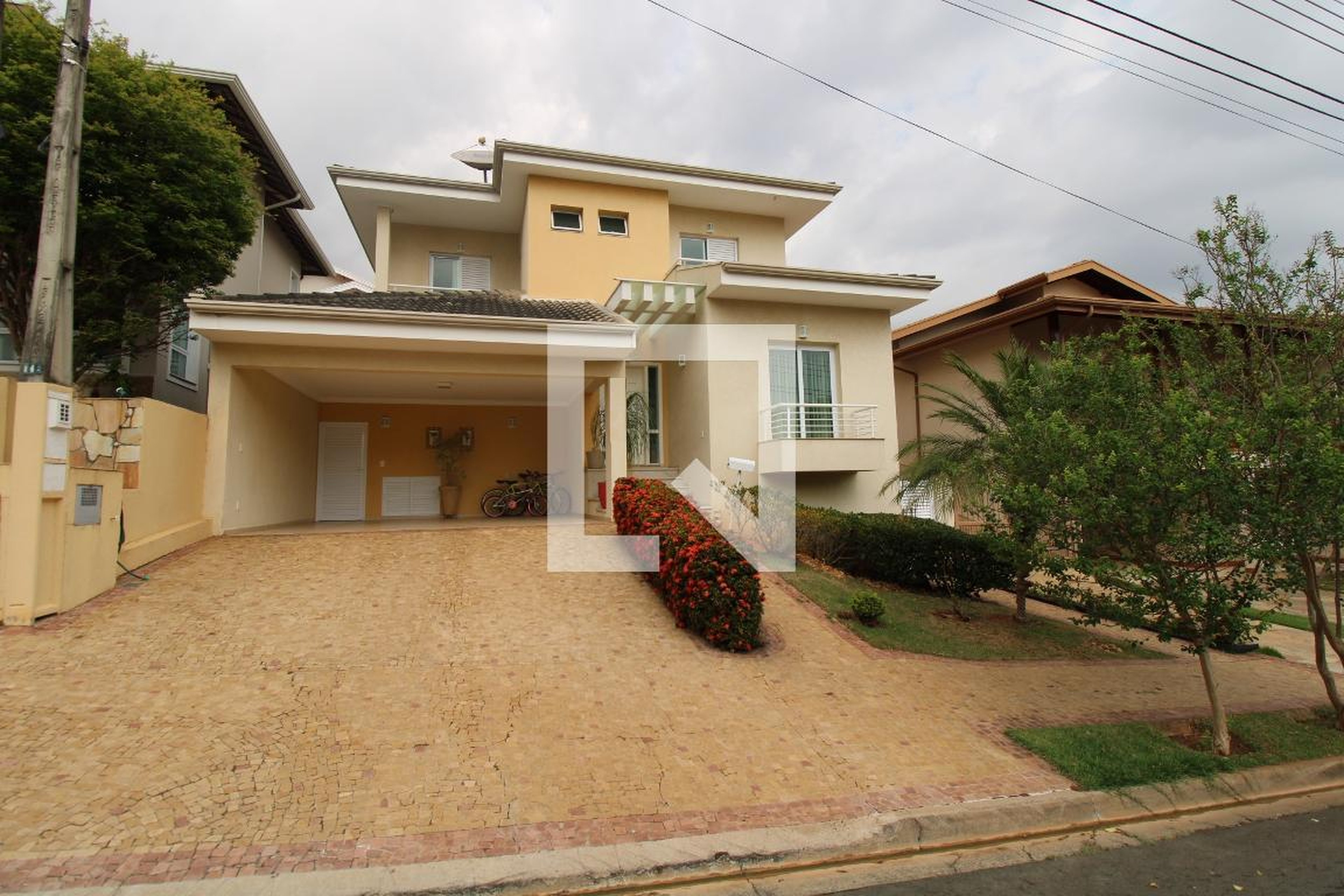 Fachada Condomínio em Alameda das Tangerinas, 141