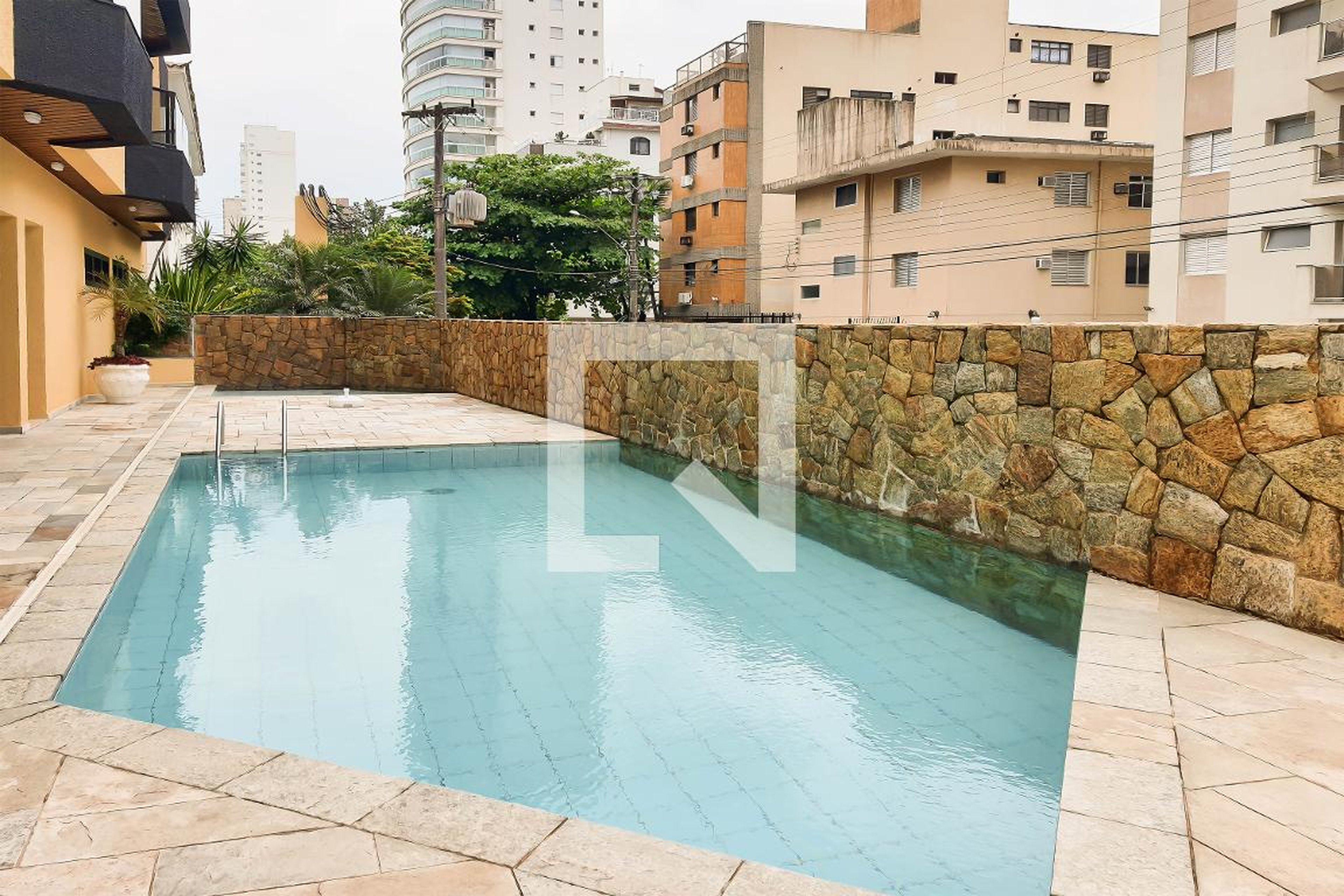 Piscina 1 - Edifício Saint James Saint John