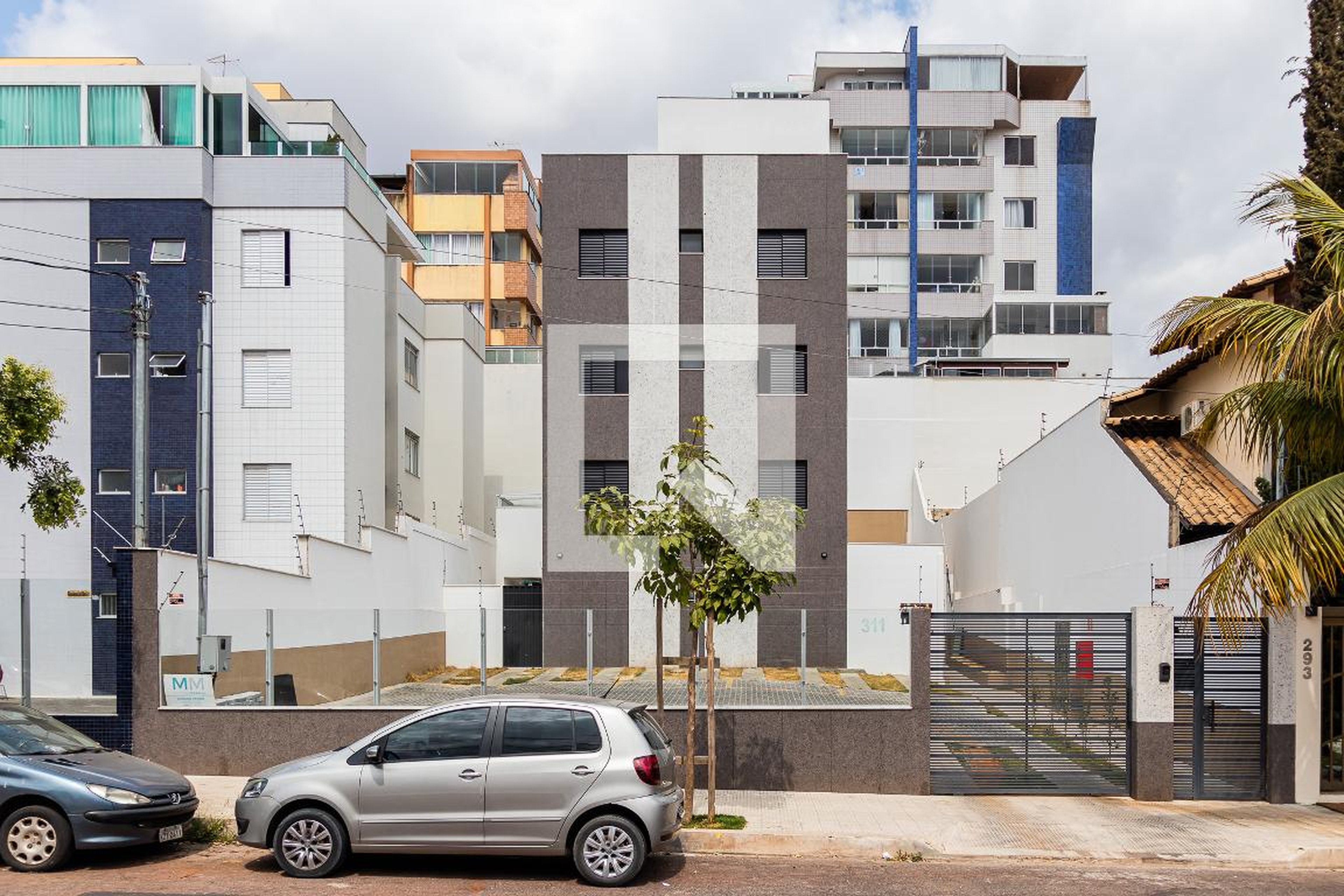 Fachada Condomínio em Rua Castelo de Almada, 311