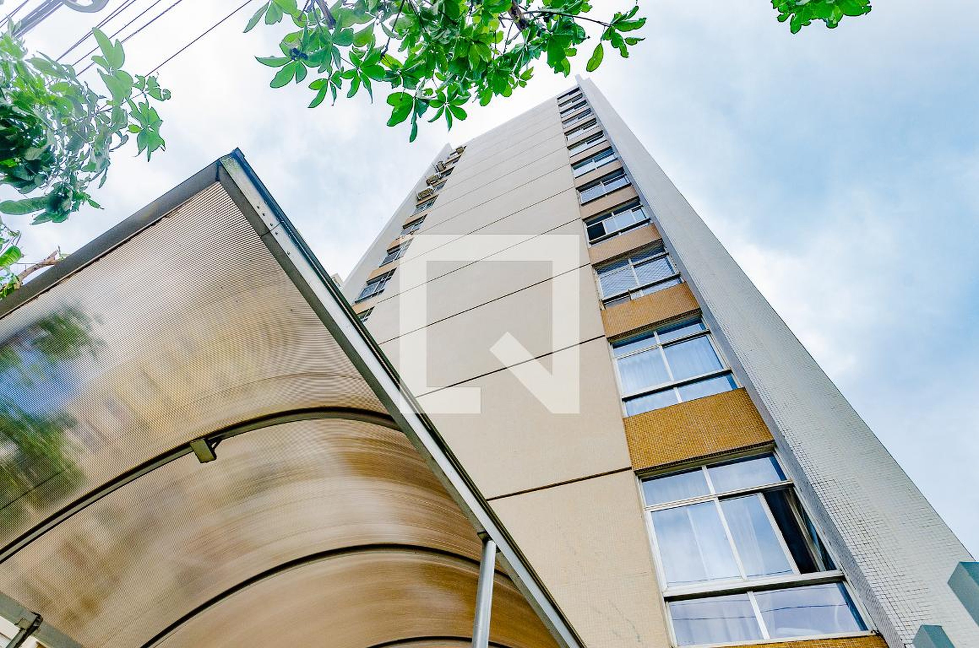 Fachada do Condomínio Edifício Chenaud