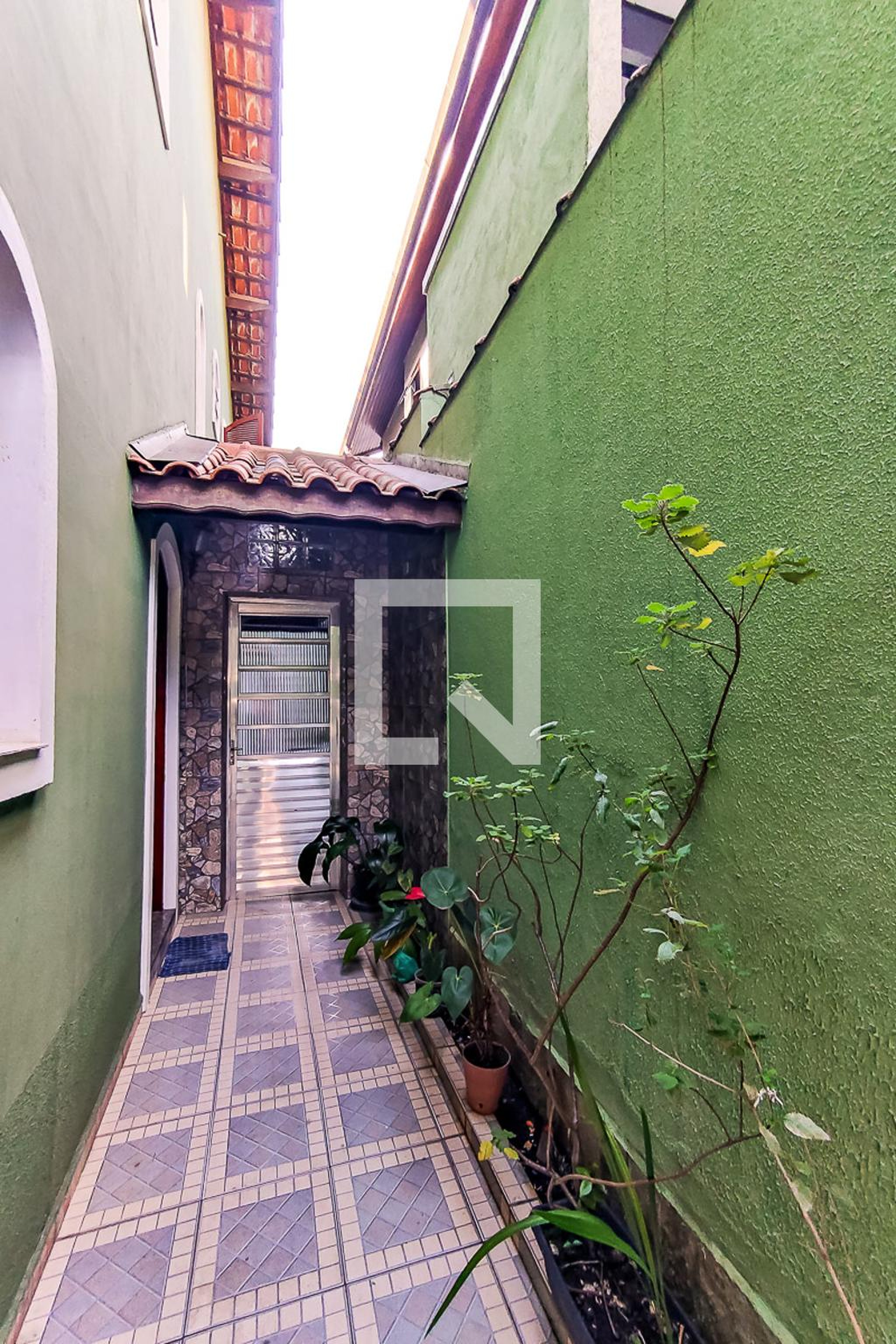 Entrada Condomínio em Rua Safira, 97