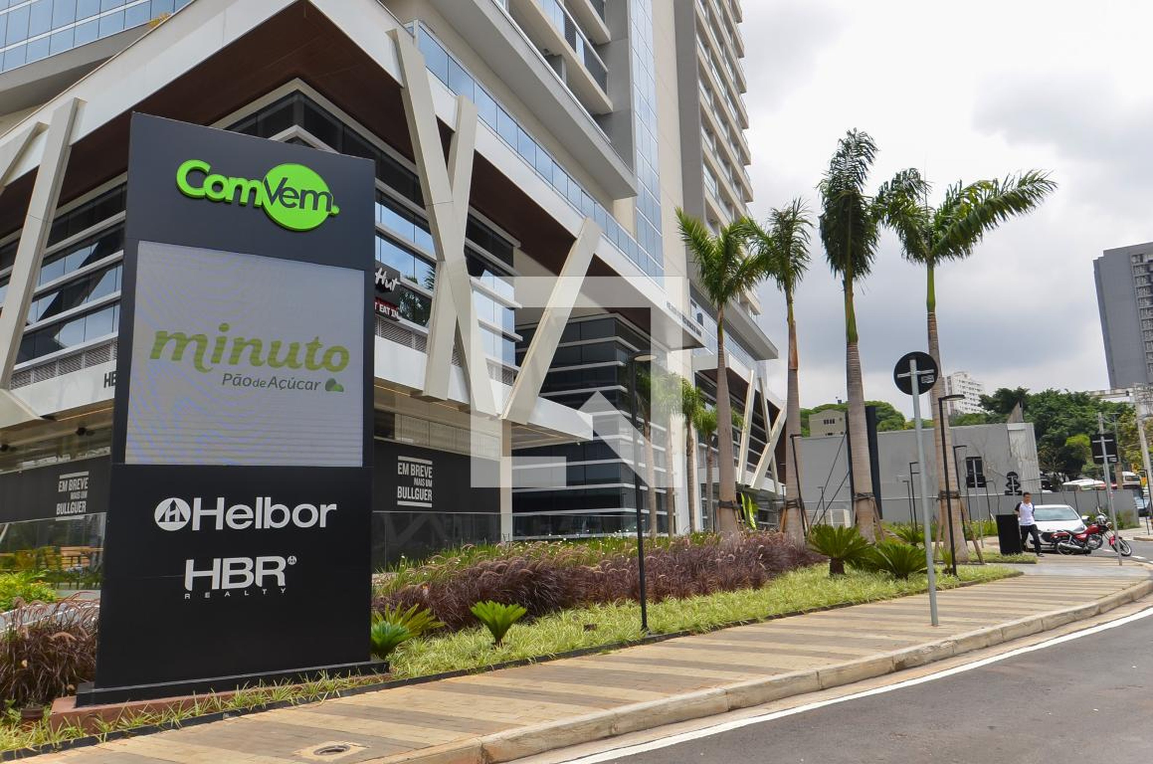 Fachada do Condomínio Condomínio Helbor Patteo Bosque Maia