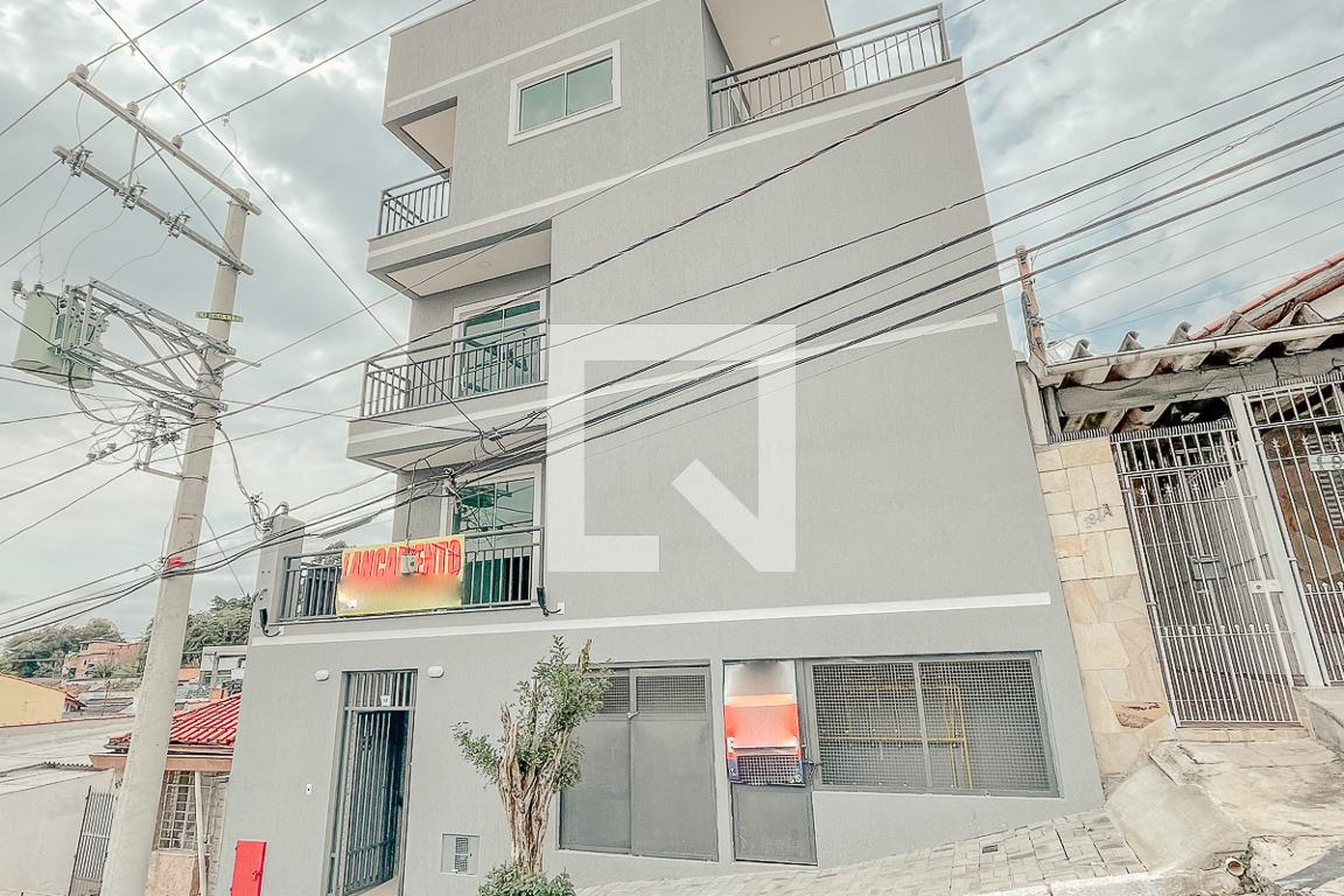 Fachada Condomínio em Rua Cauré, 198