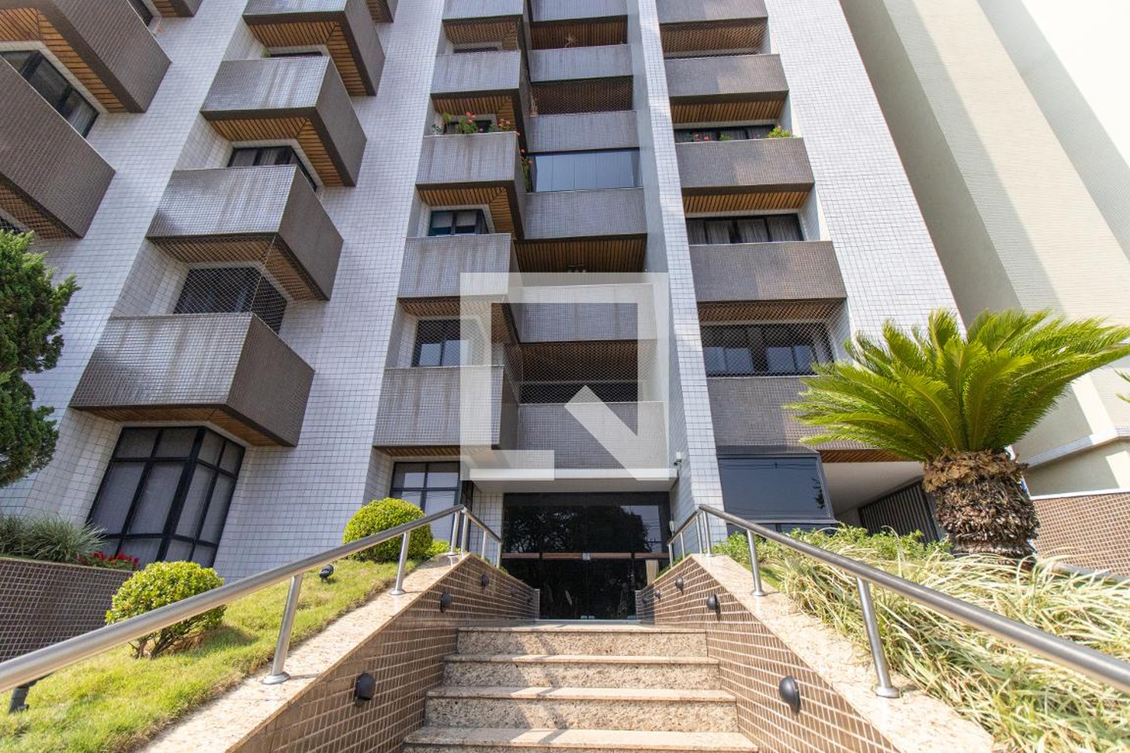 Fachada Condomínio em Avenida Visconde de Guarapuava, 4495