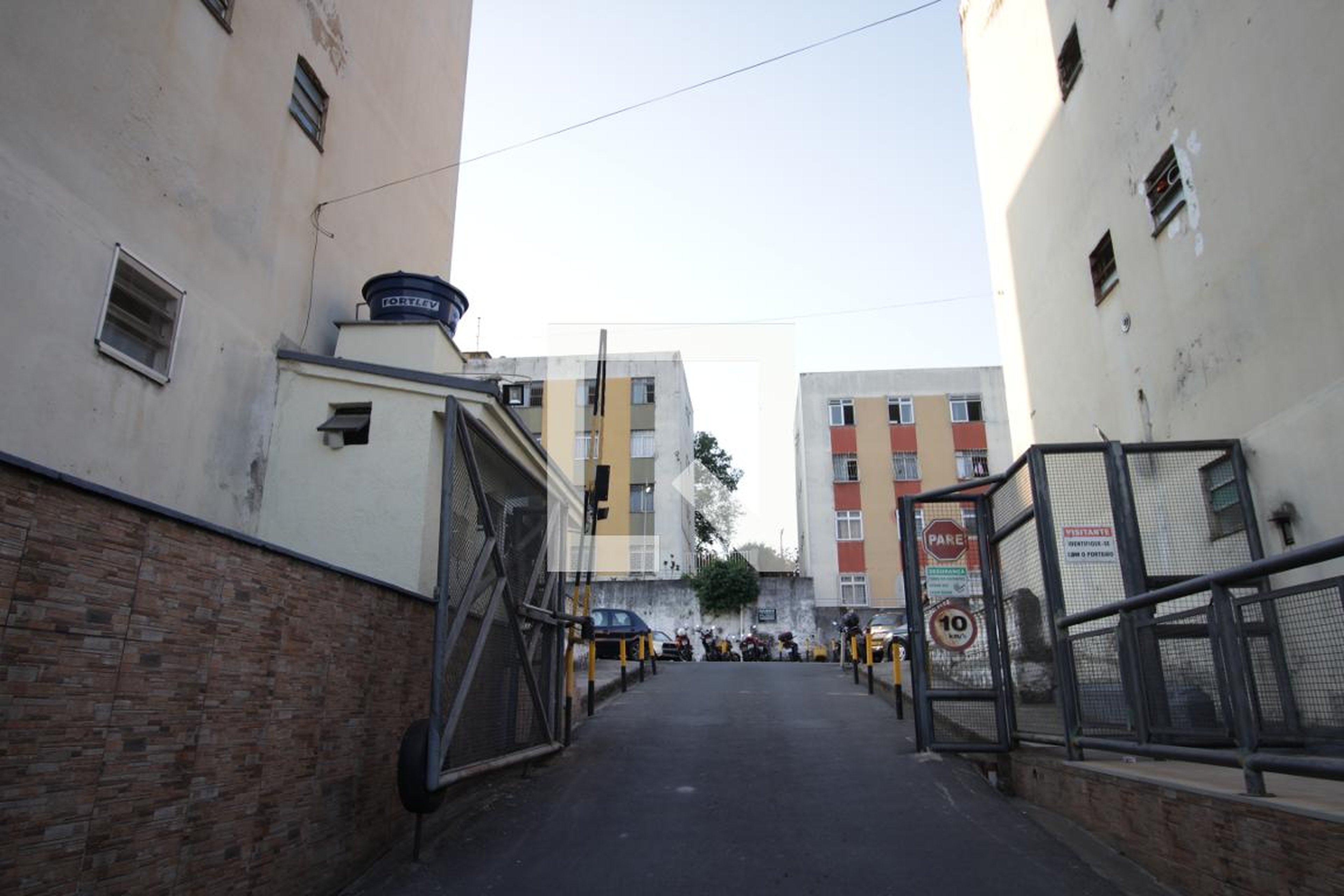 Fachada Condomínio em Rua Aloísio de Azevedo, 140