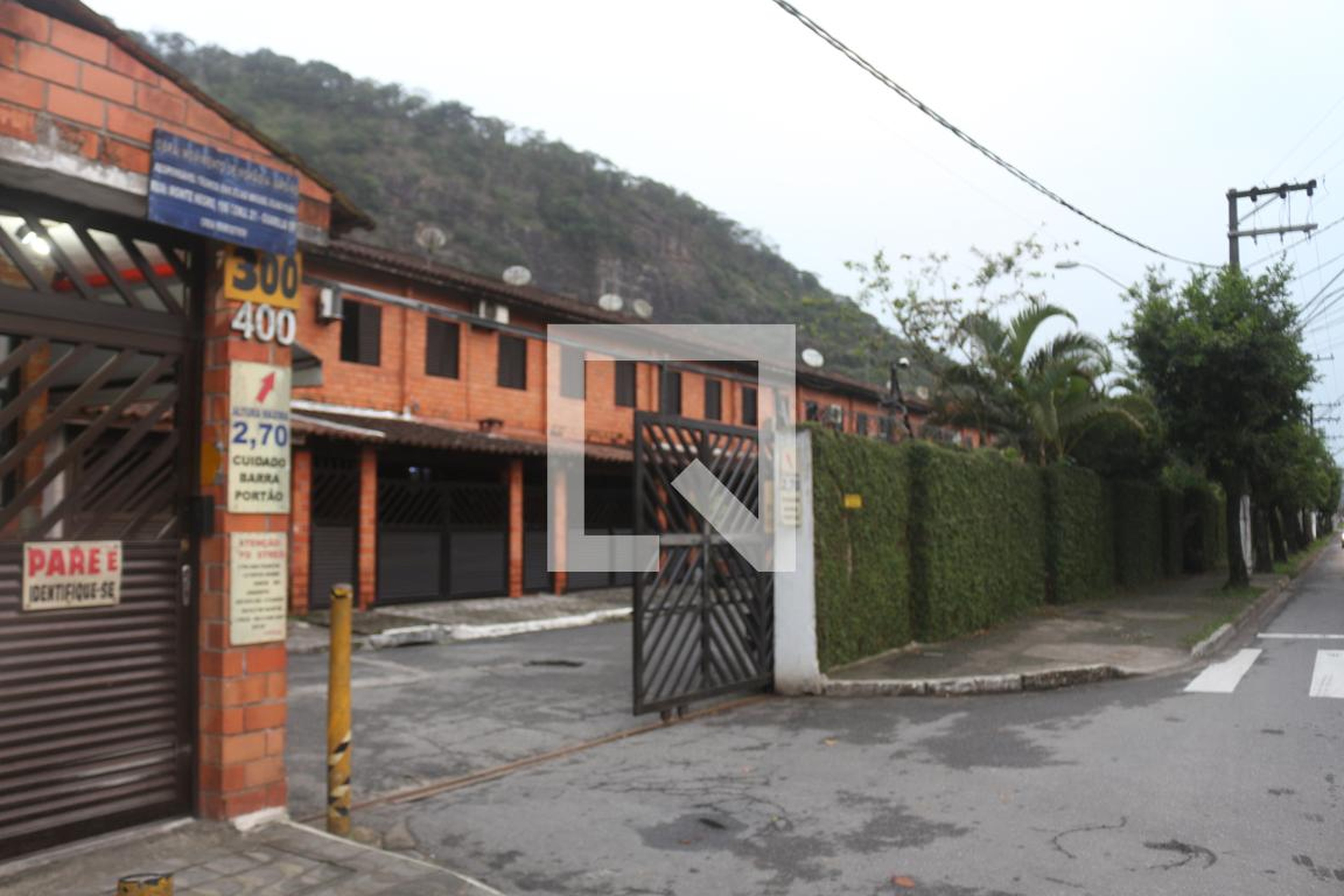 Fachada do Condomínio Condomínio Moradia Jardins