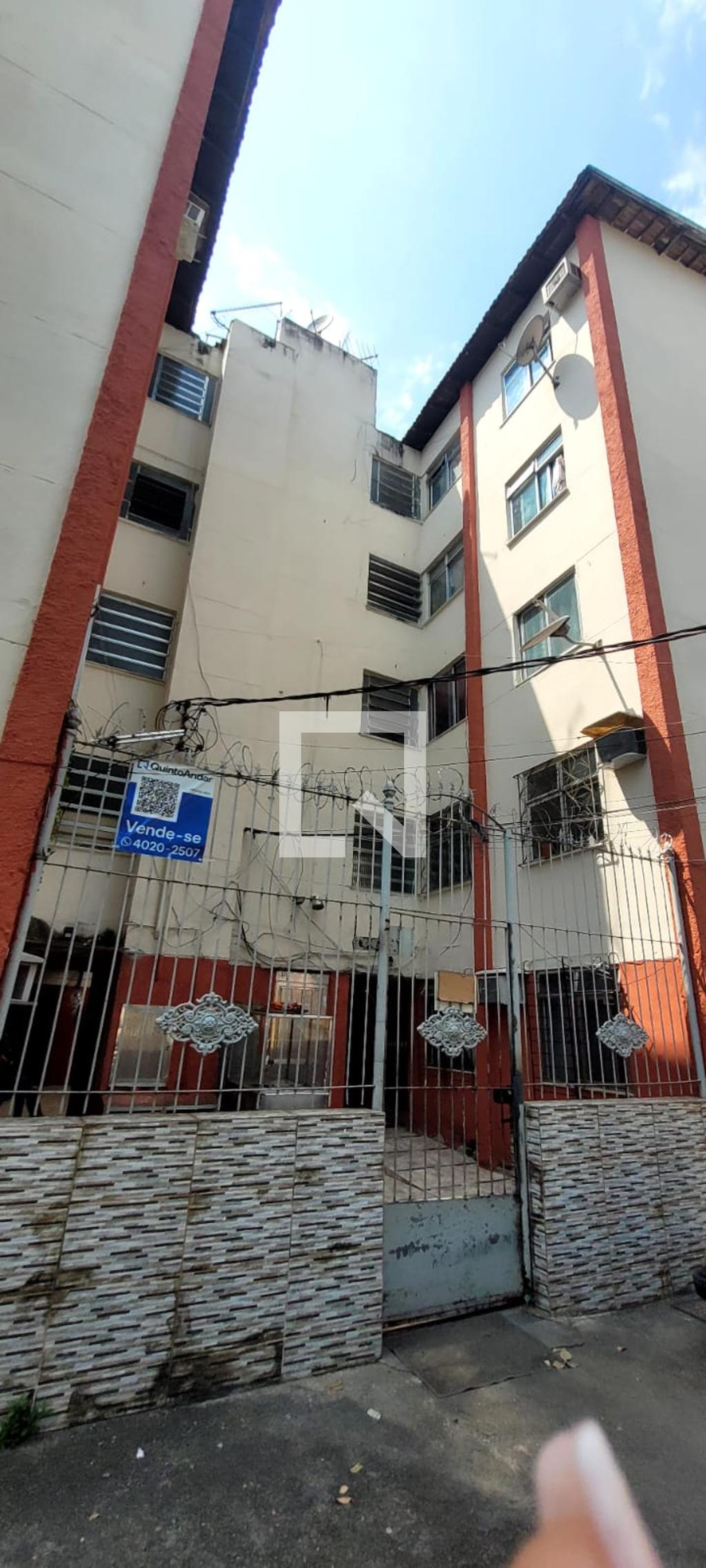 Fachada Condomínio em Rua Rosário Fusco, 66