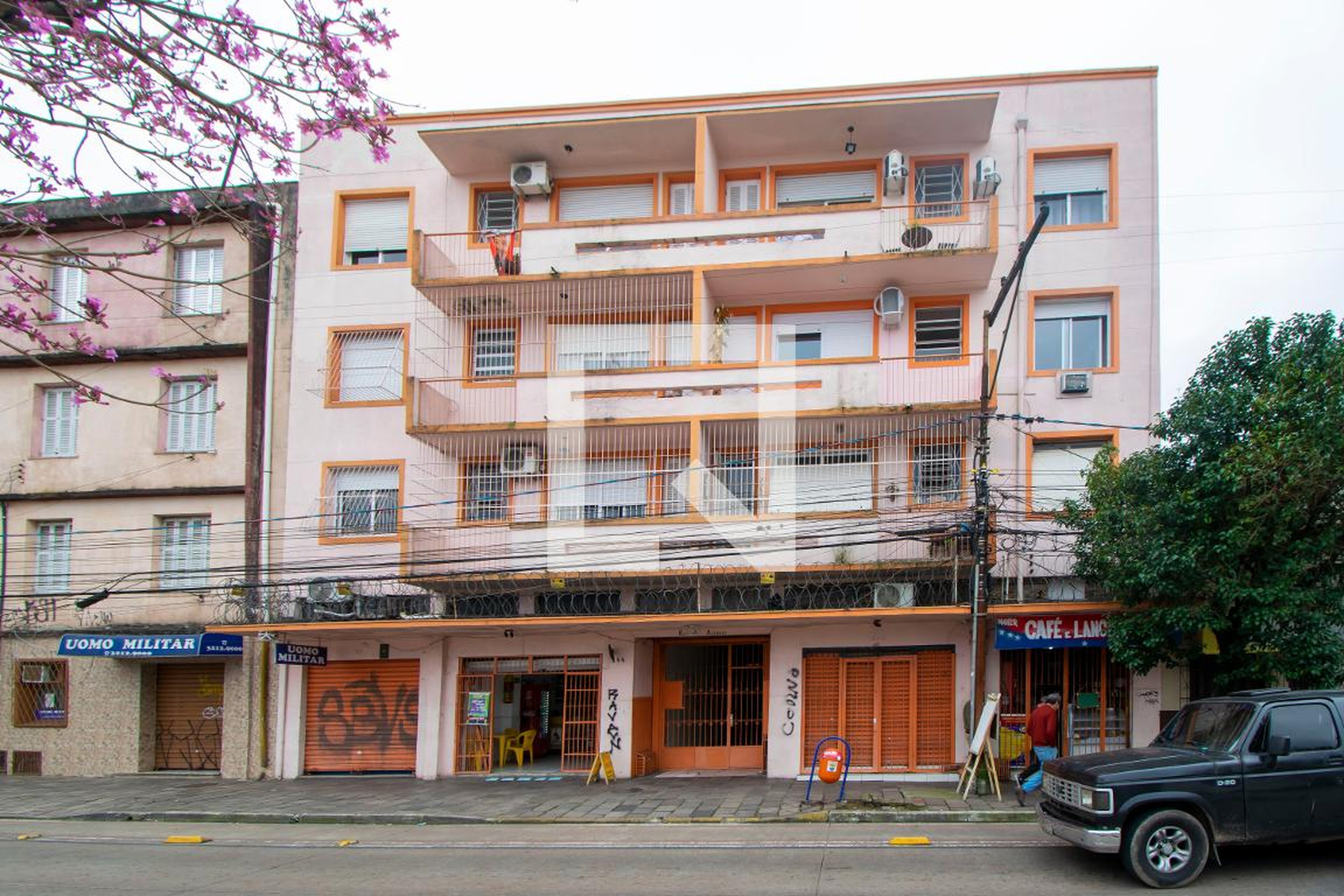 Fachada do Condomínio Edifício João Alfredo