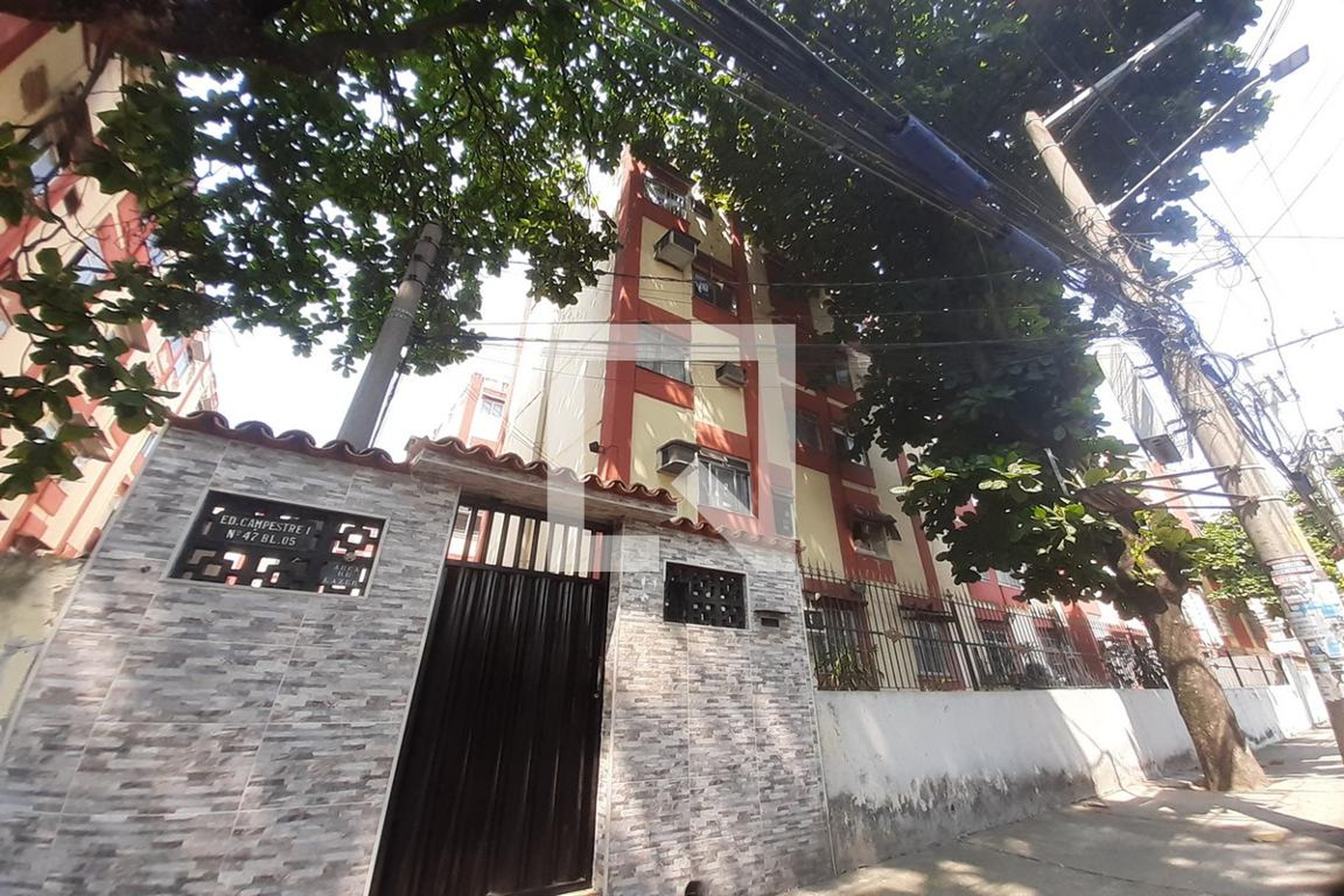 Fachada Condomínio em Rua Lagoa Clara, 47