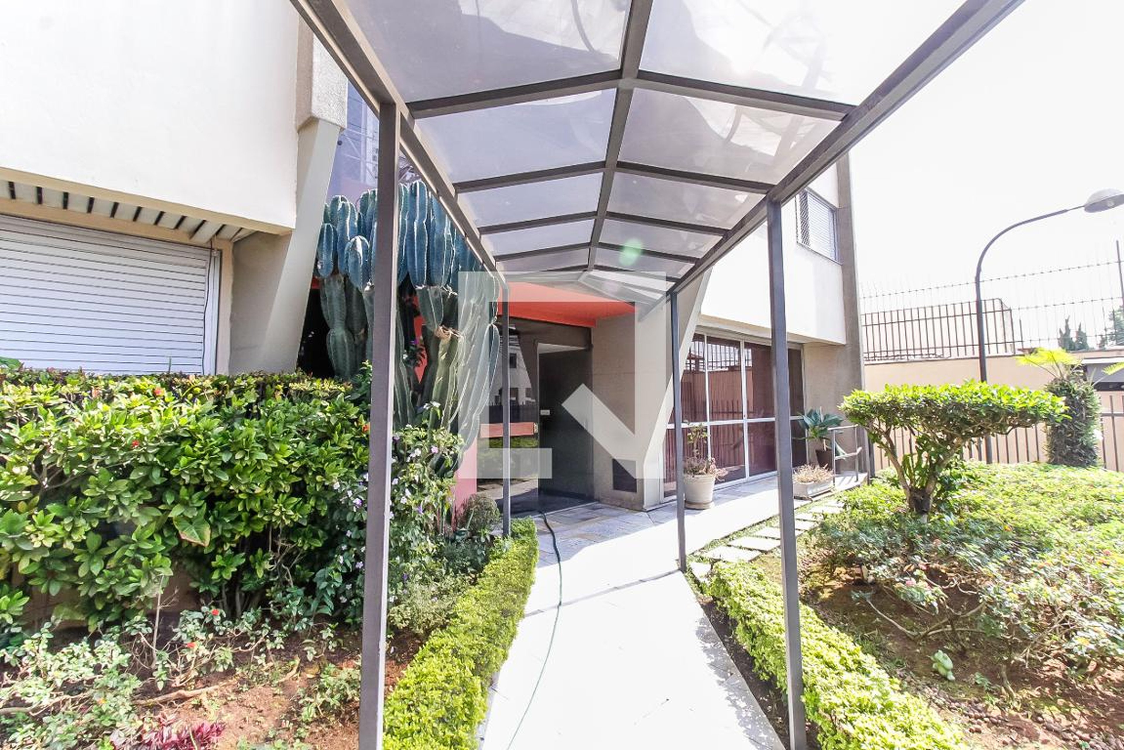 Entrada - Edifício Jardim das Giestas