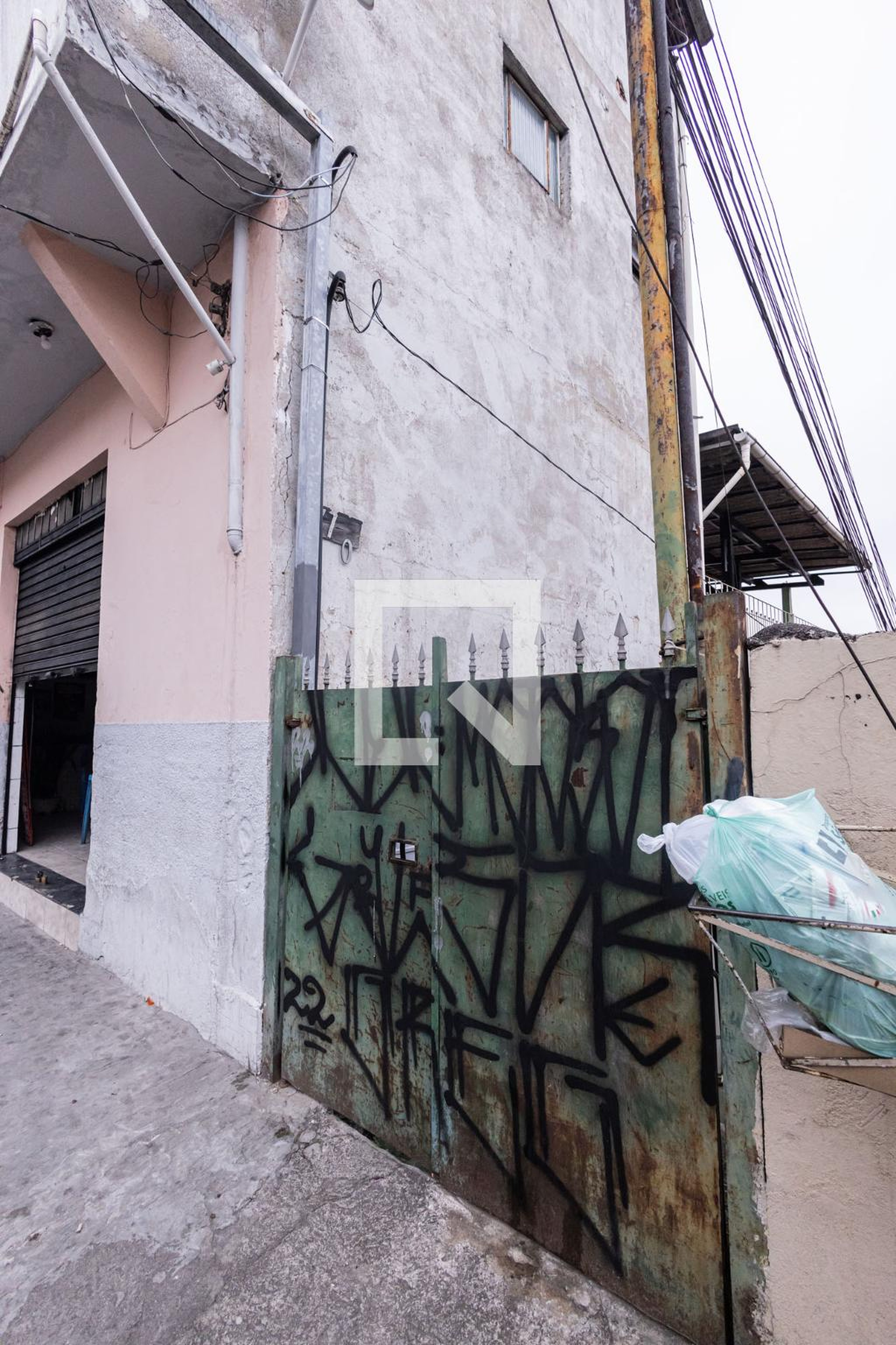 Fachada Condomínio em Rua Mirandinha, 710