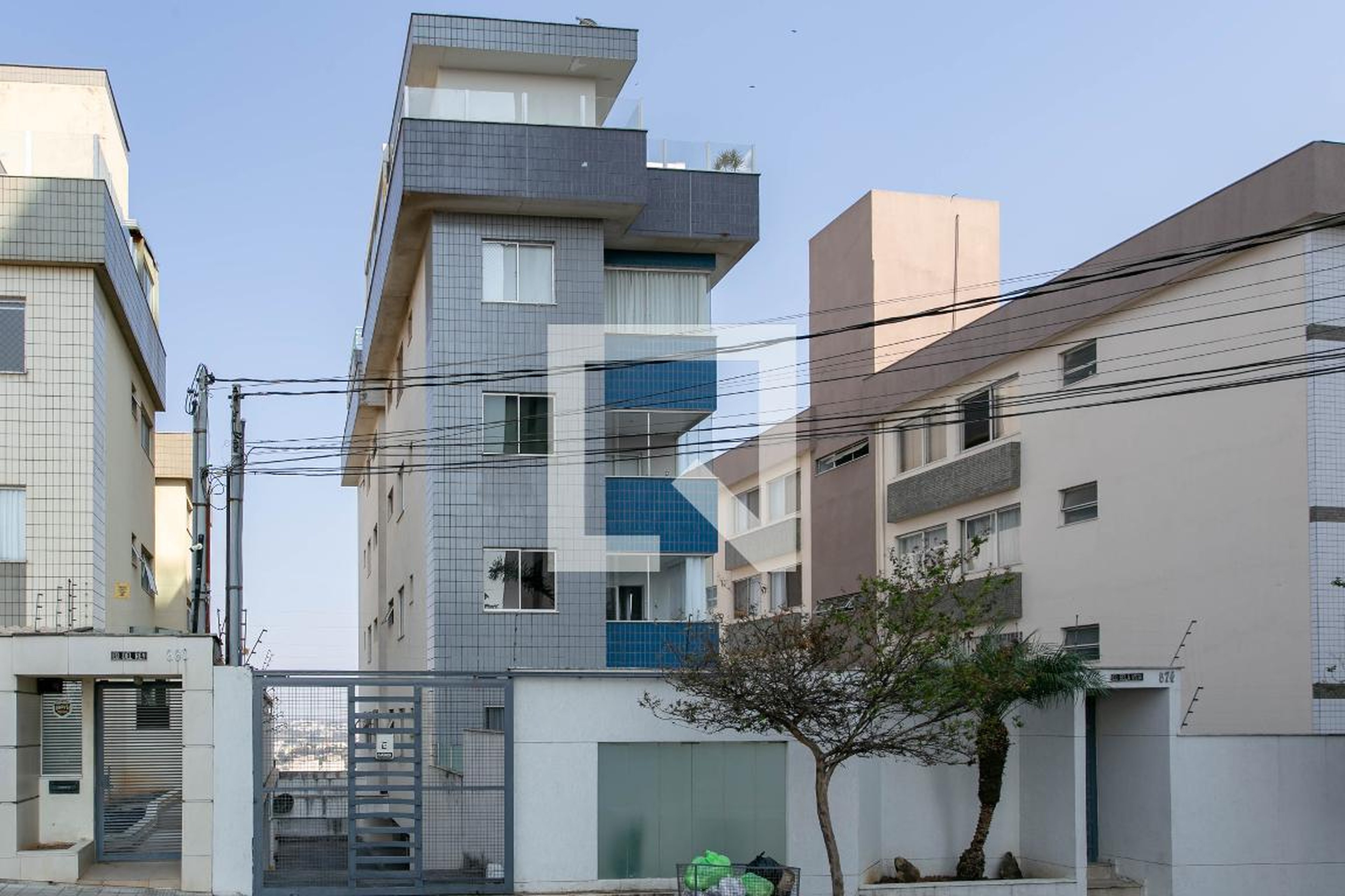 Fachada Condomínio em Rua Desembargador Paula Mota, 874