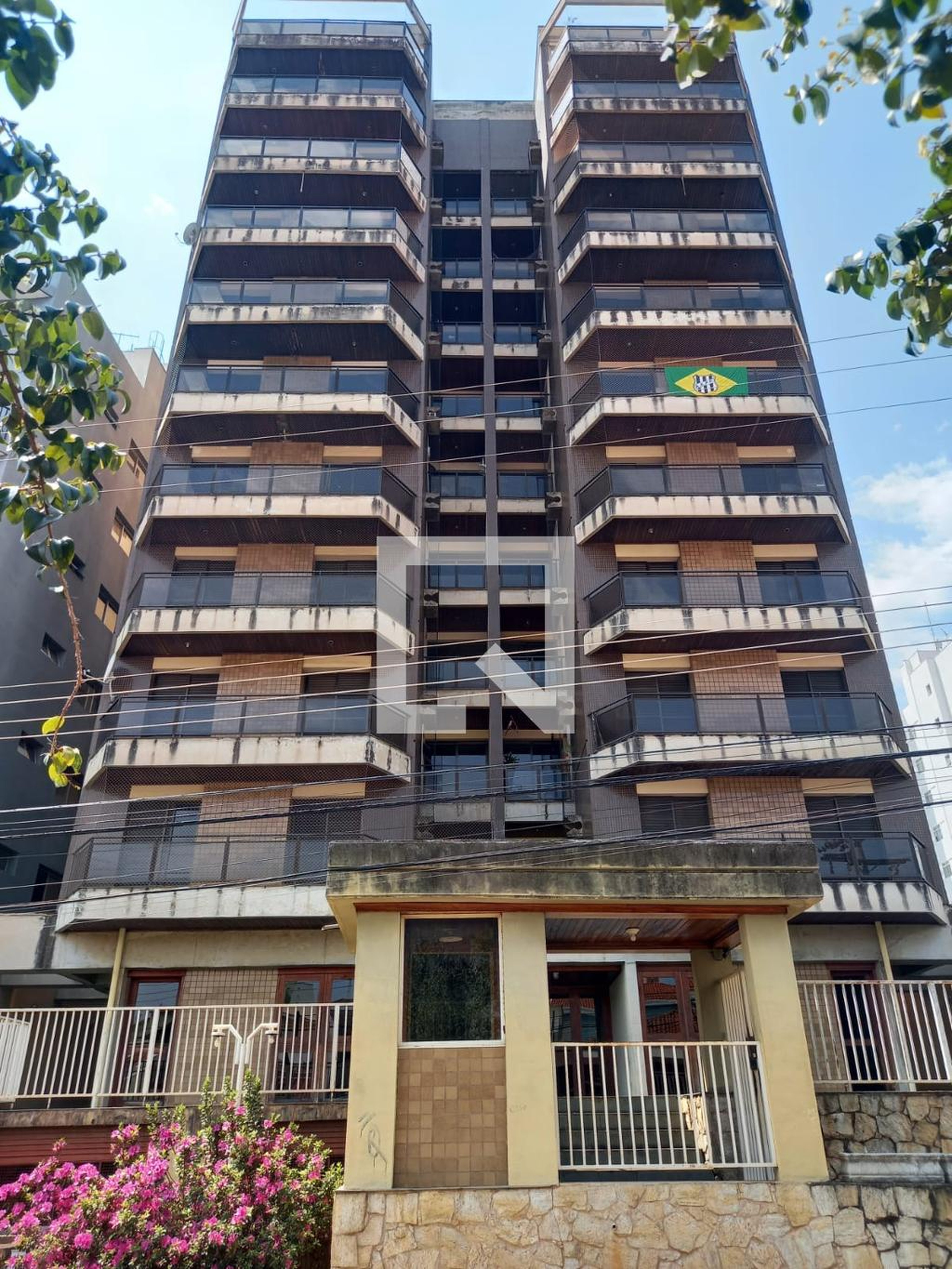 Fachada do Condomínio Condomínio Marbella